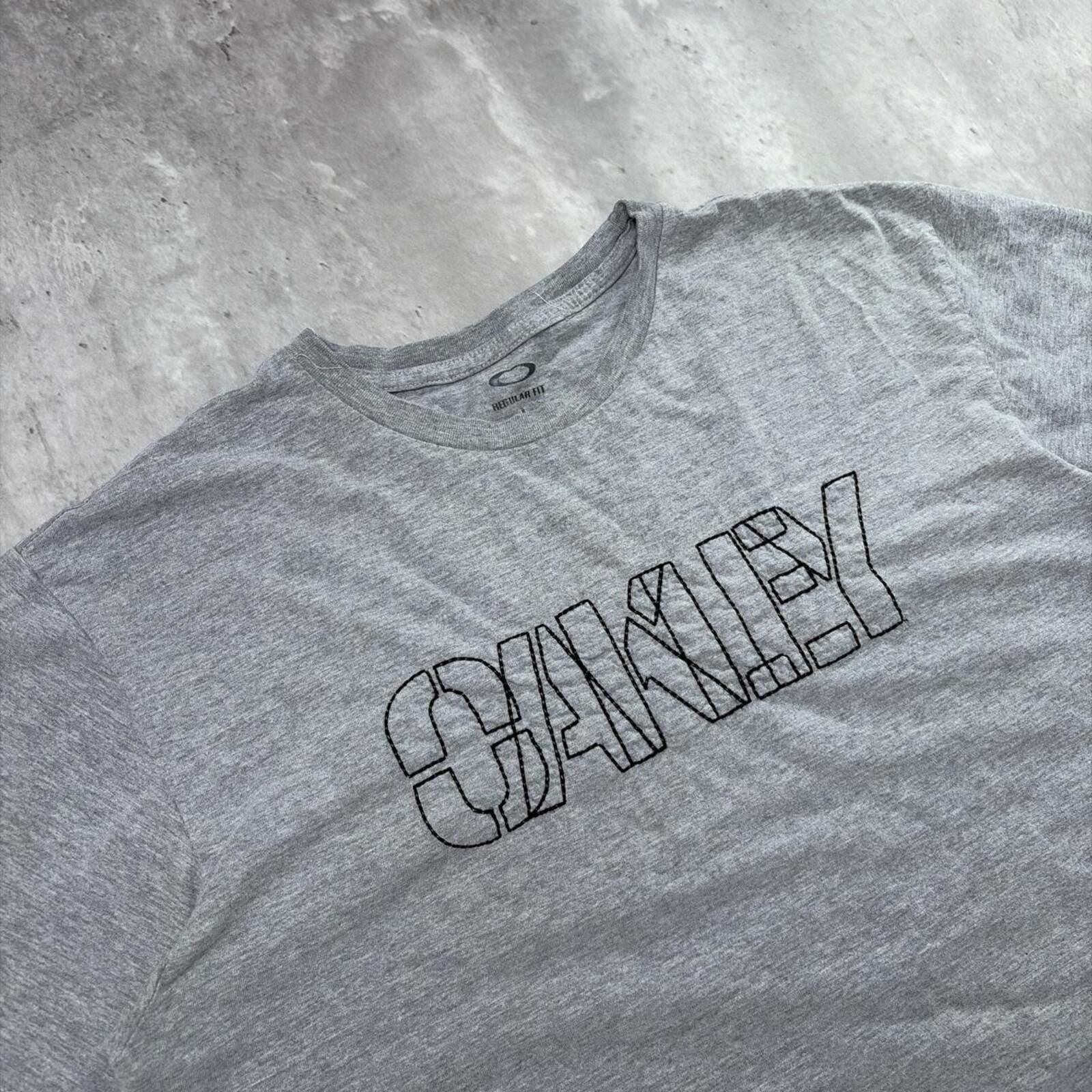 Oakley Y2K Grey Oakley Embroidered Logo Skater T-Shirt Size US L / EU 52-54 / 3 - 5 Thumbnail