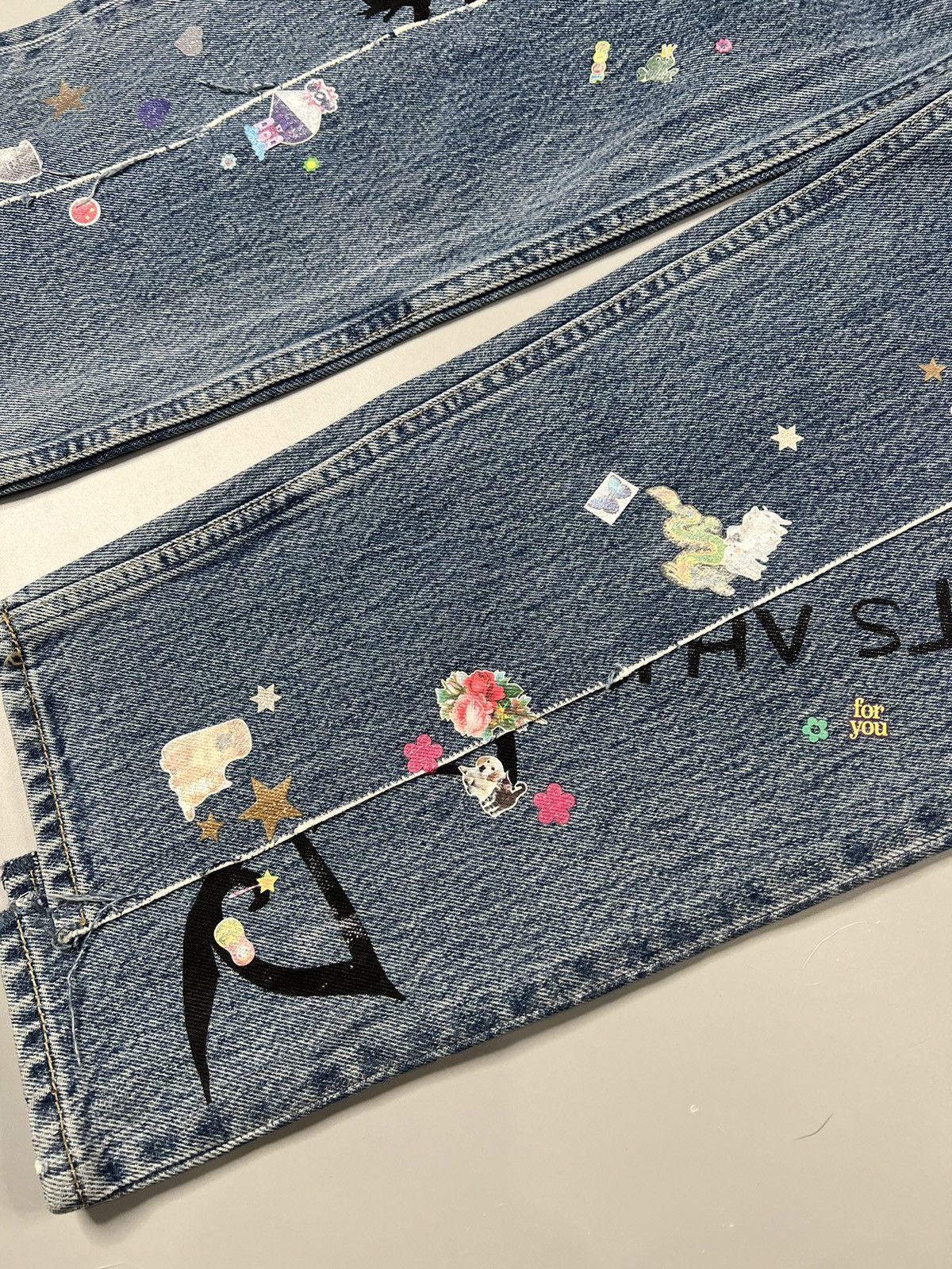 Levi's × Vetements Vetements A/W 19 Tribal & Stickers Patchwork Jeans Size US 29 - 7 Thumbnail