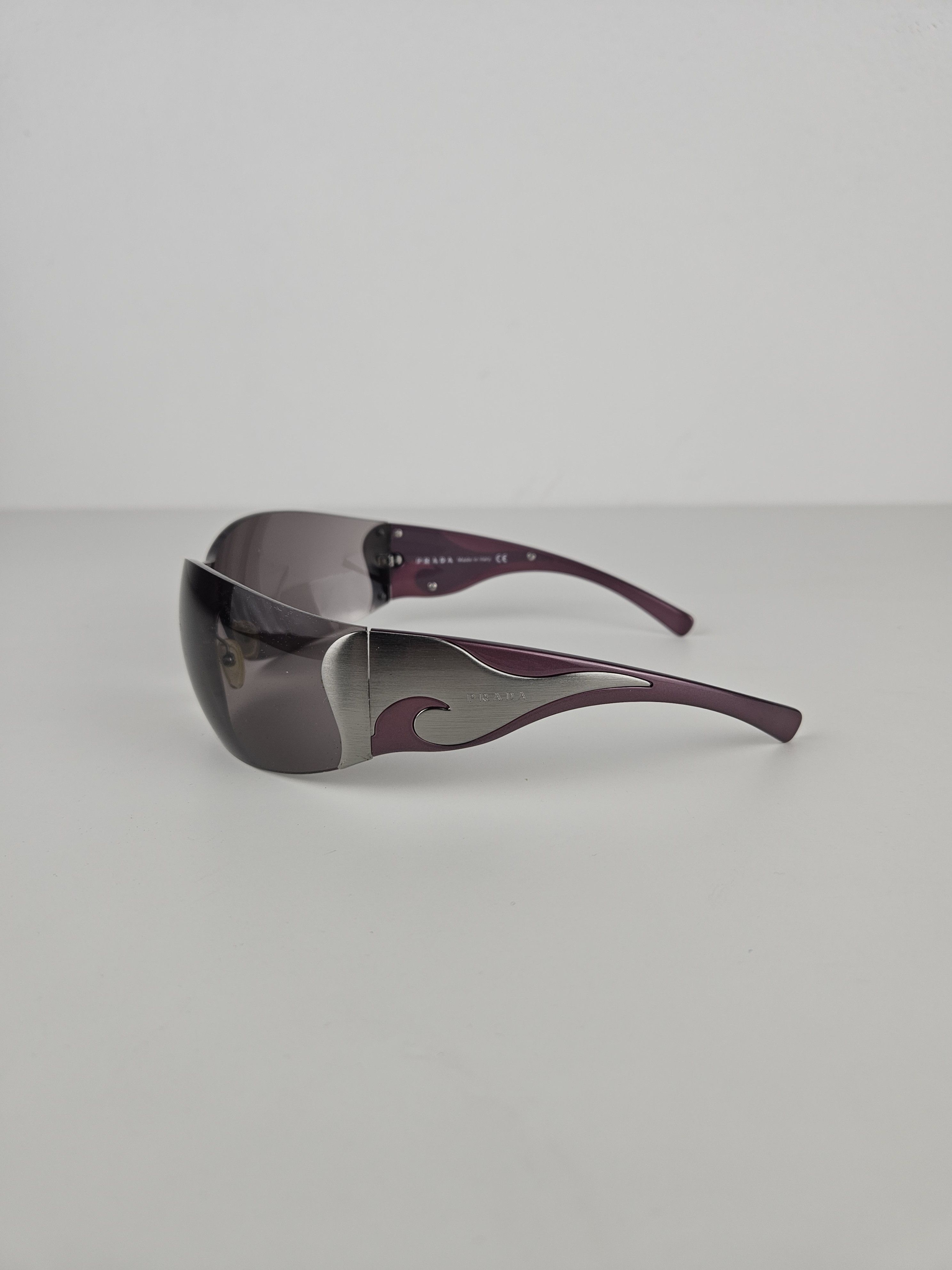 Prada Archive y2k Prada SPR58F wraparound flame sunglasses Size ONE SIZE - 2 Thumbnail