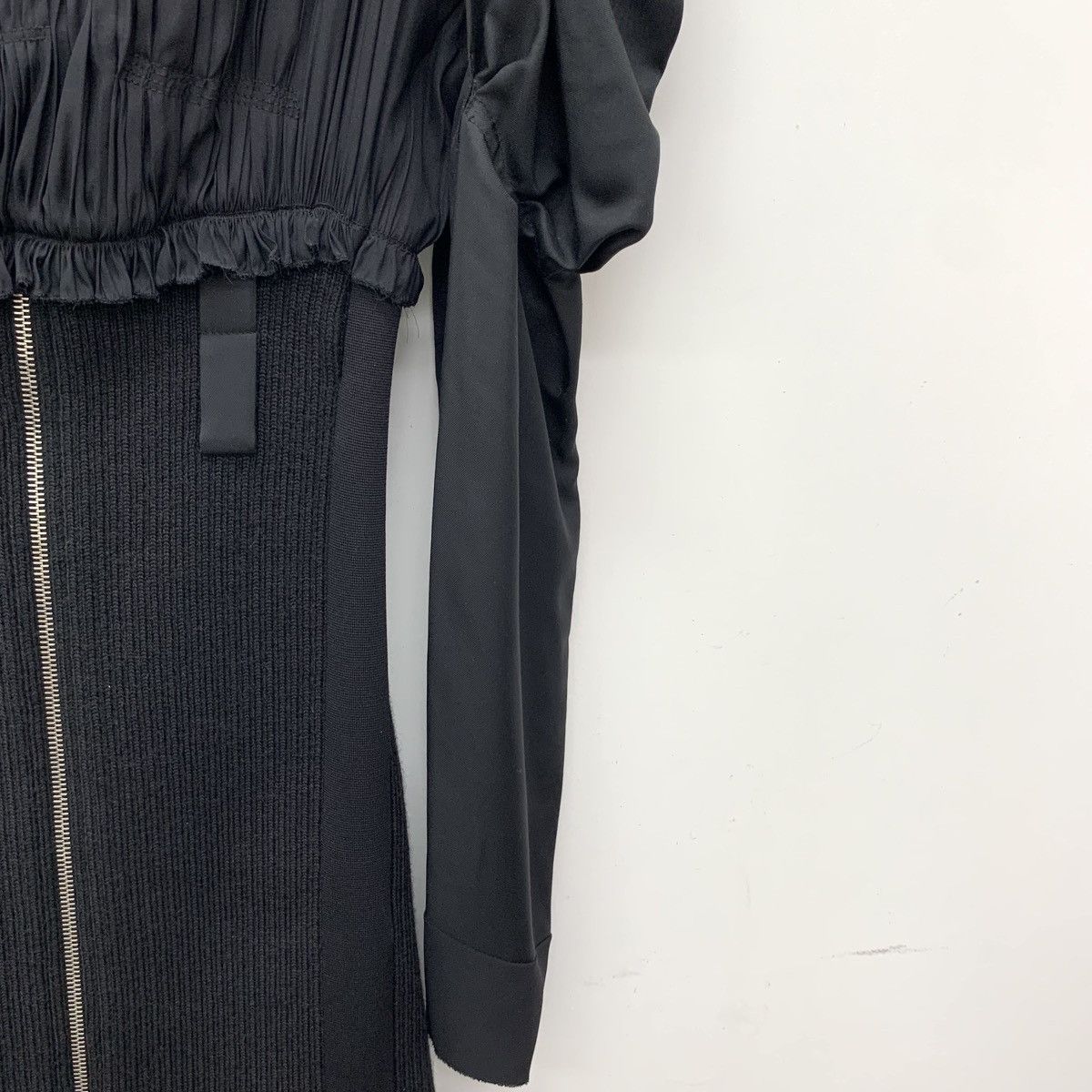 Louis Vuitton Louis Vuitton Off-shoulder Silk Long Sleeve Dress K26WX Size S / US 4 / IT 40 - 4 Thumbnail