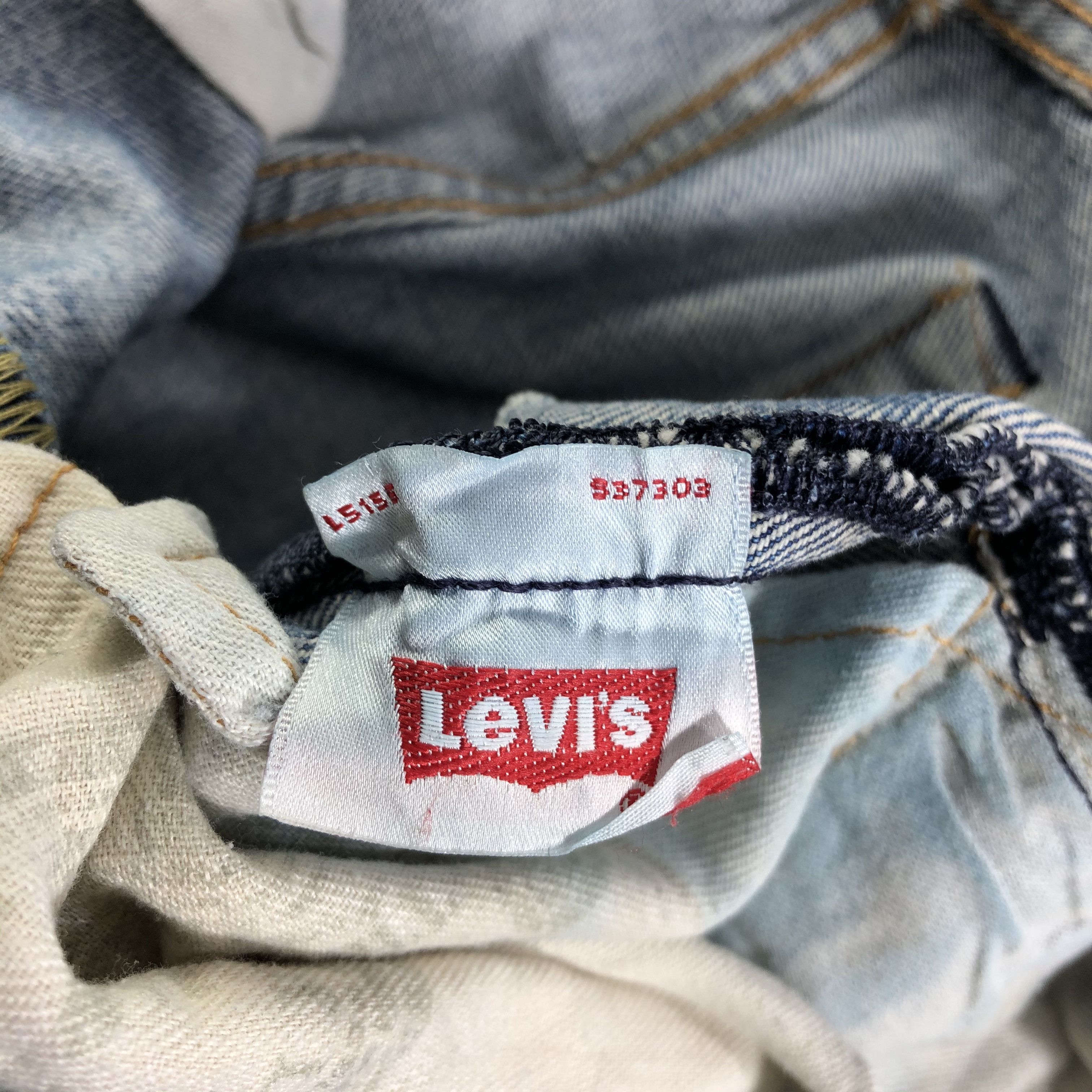 Levi's Vintage Levis 501 Jeans Distressed Denim KJ2296 Size US 32 / EU 48 - 14 Thumbnail