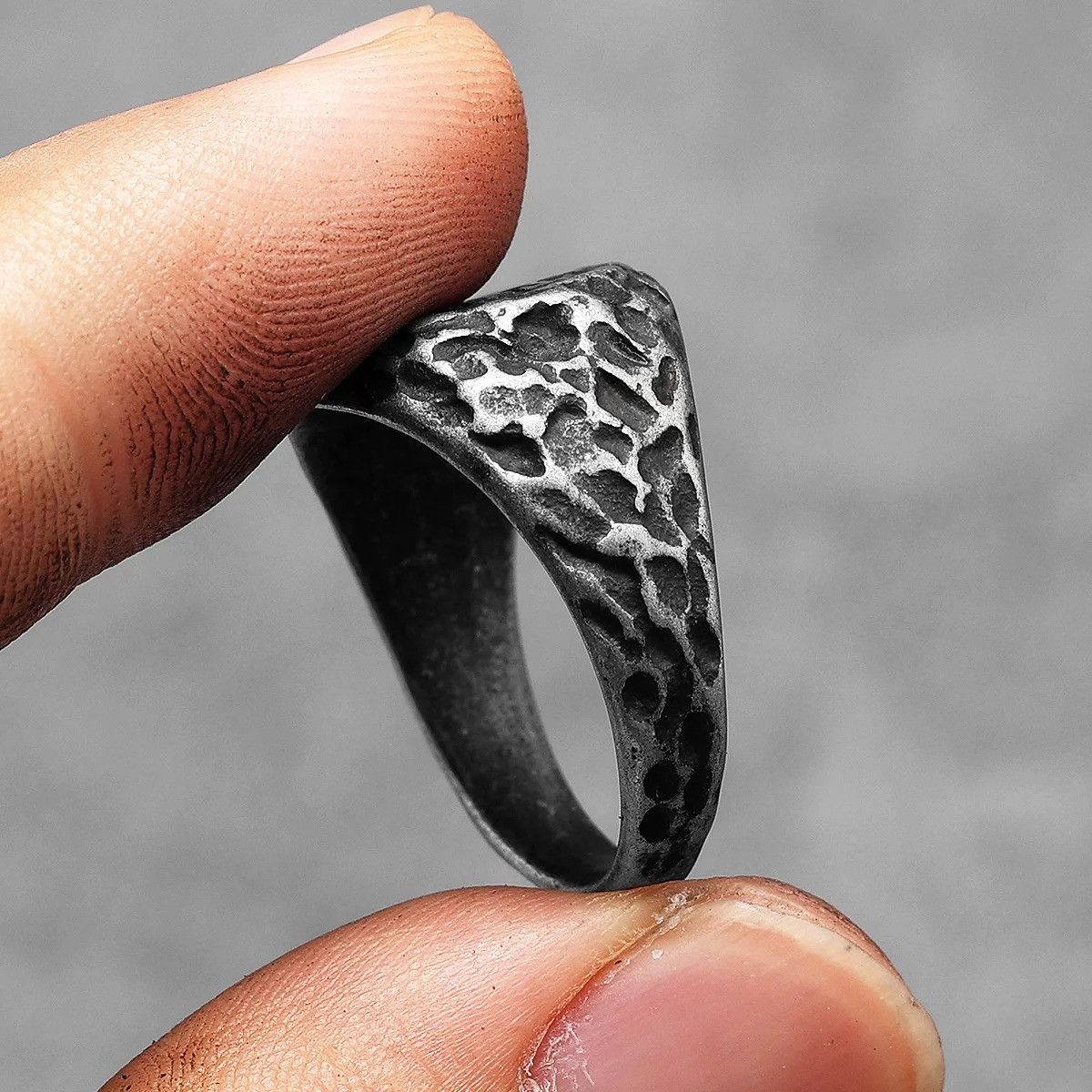 Vintage Vintage Black Damaged Crater Men Ring Size ONE SIZE - 3 Thumbnail