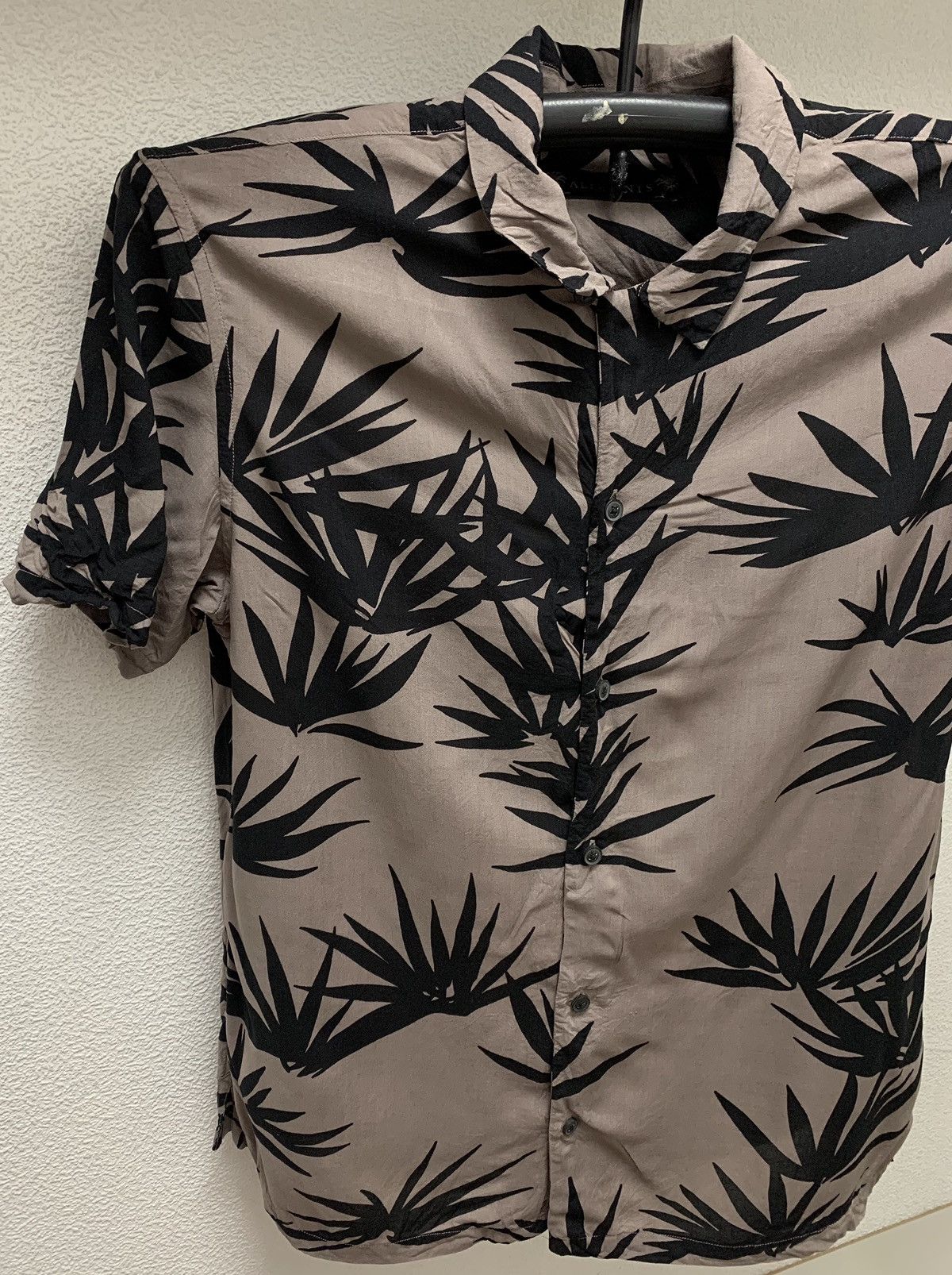 Allsaints Allsaints fullprint flower shirt M sz Japanese brand Size US M / EU 48-50 / 2 - 3 Thumbnail