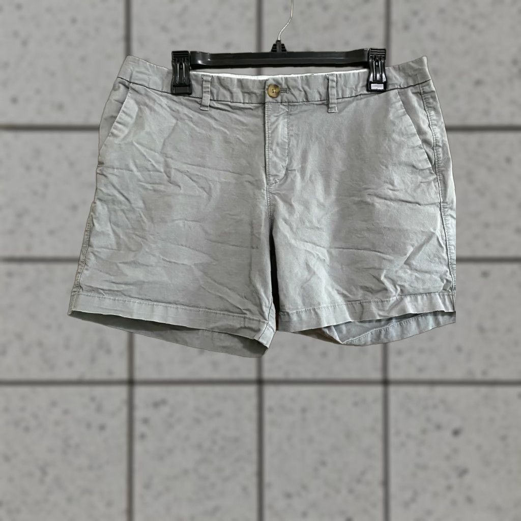 Old Navy Old Navy Women’s Gray Shorts size 10 Size 32" / US 10 / IT 46 - 1 Thumbnail