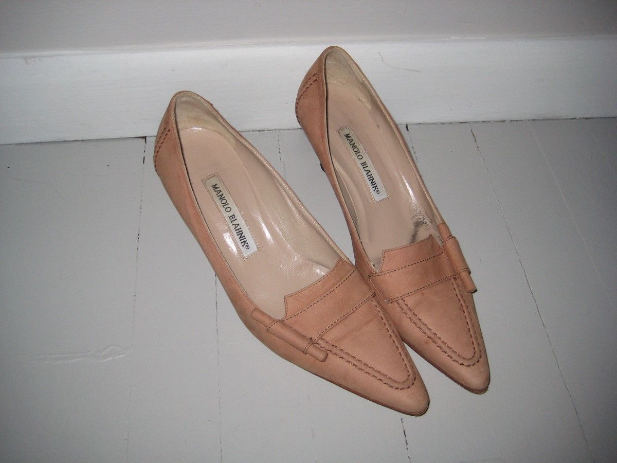 Manolo Blahnik Manolo Blahnik Tan Leather Kitten Heel Size US 7 / IT 37 - 1 Thumbnail