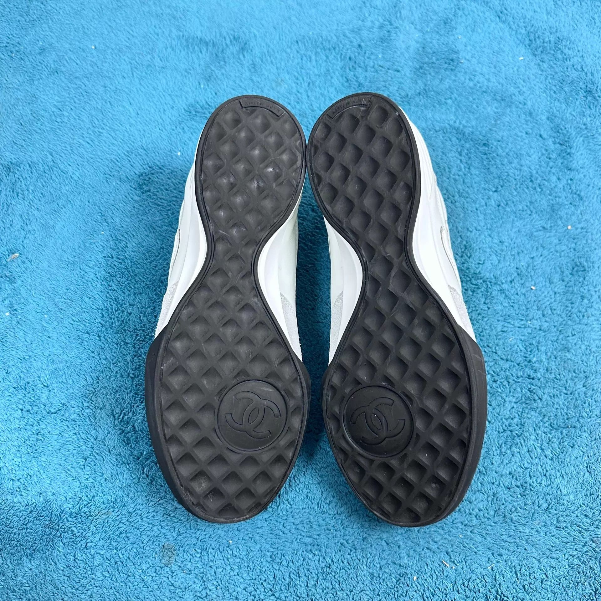 Chanel Chanel 25S White Deerskin Trainer 37 (Mint, Comp) Size US 6.5 / IT 36.5 - 5 Thumbnail