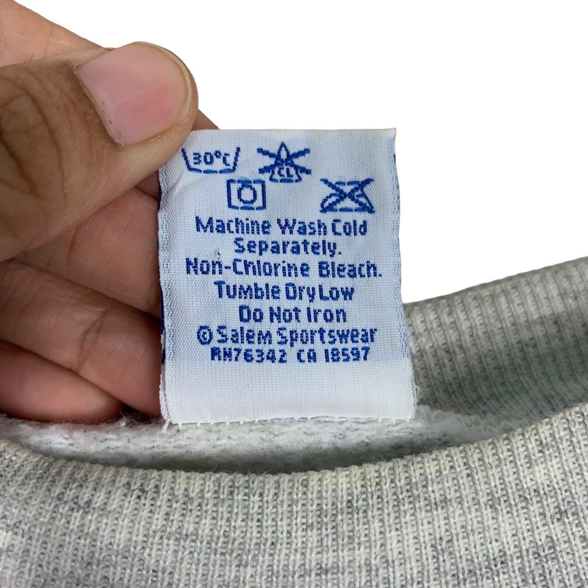Other Vintage Charles Barkley Phoenix Sun Sweatshirts #0693-C32 Size US L / EU 52-54 / 3 - 12 Thumbnail