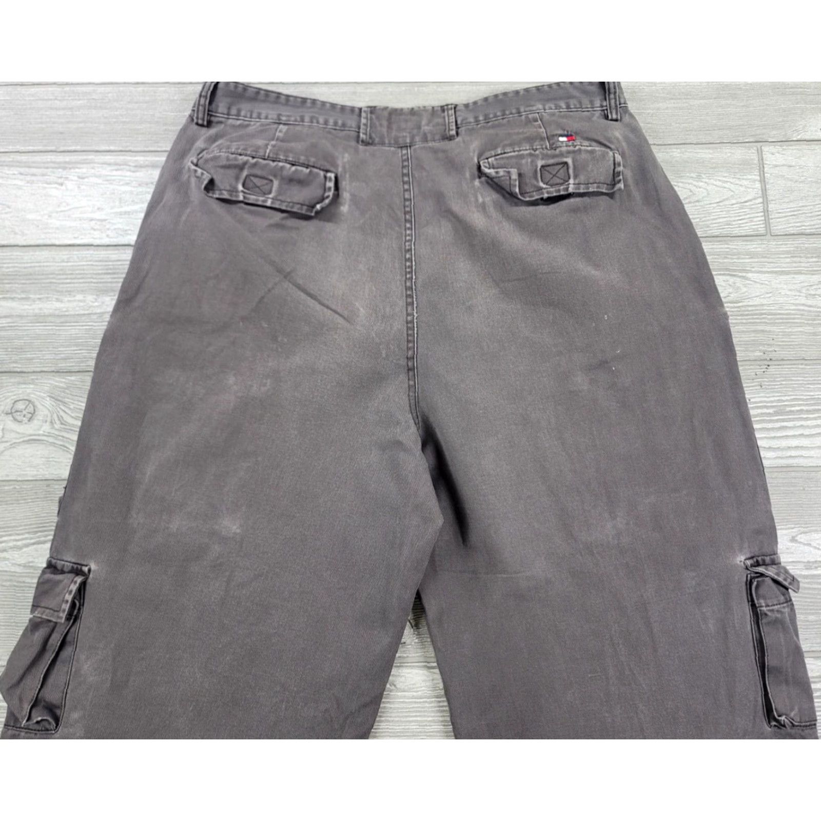 Tommy Hilfiger VINTAGE Tommy Hilfiger Gray Cargo Pants 36x31 Chino Baggy Workwear Jeans - Mens Size US 36 / EU 52 - 6 Thumbnail