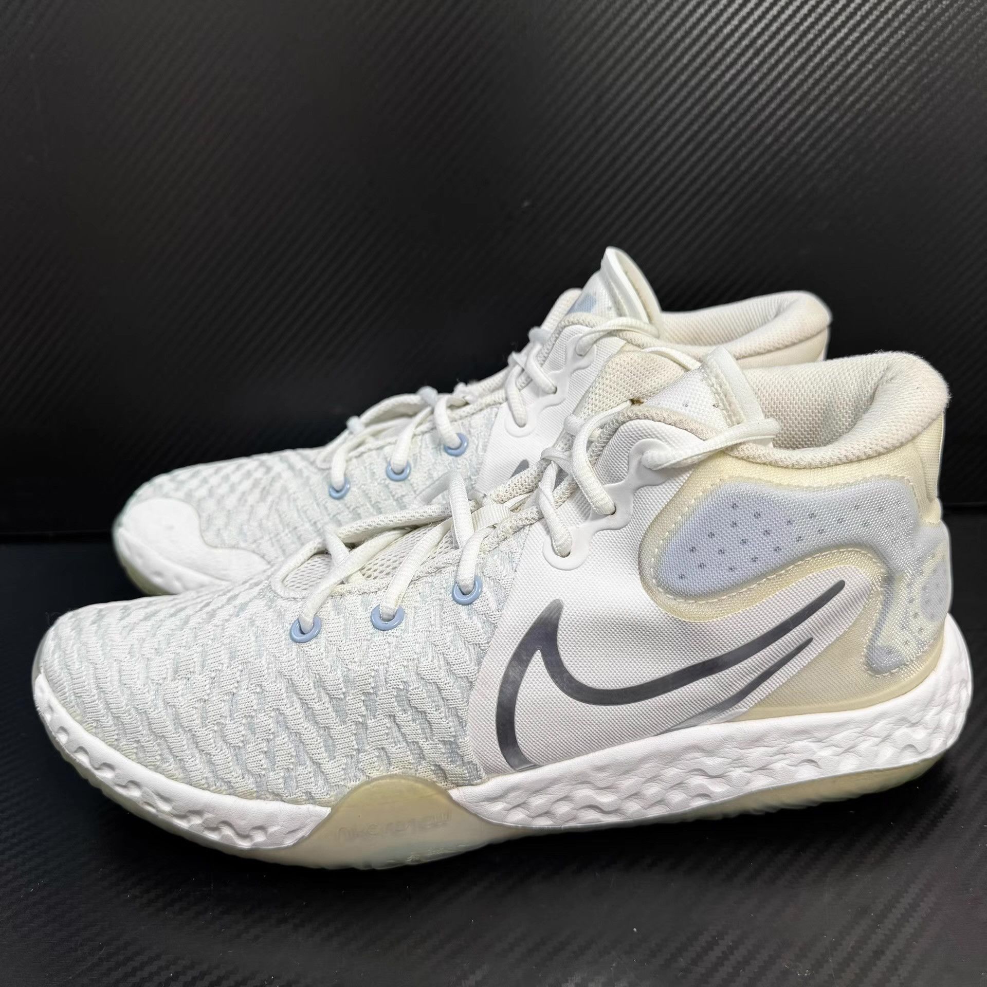 Nike Nike KD Trey 5 VIII, White & Blue Colorway Q10 Size US 11 / EU 44 - 1 Thumbnail