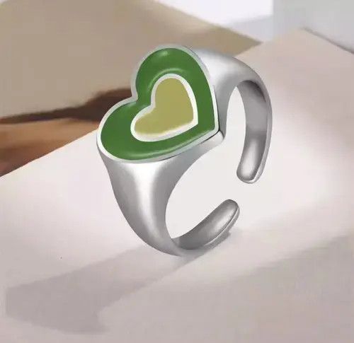 Jewelry Green Heart Ring Art Silver Retro Jewelry Groovy 70s Style Size ONE SIZE - 1 Thumbnail