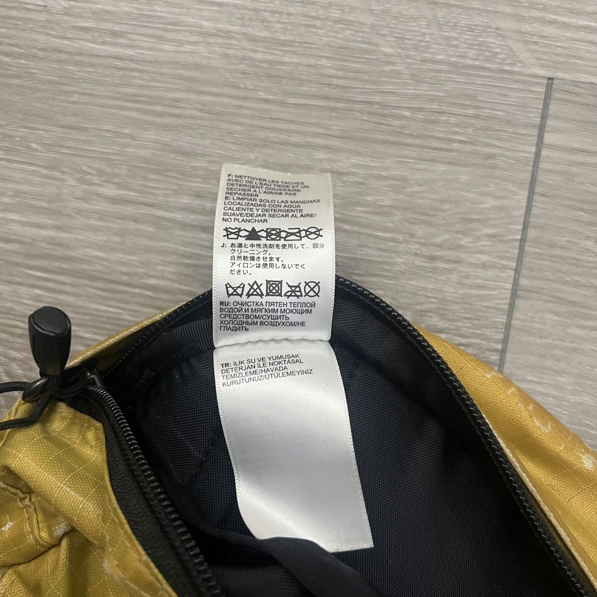Supreme × The North Face Supreme The North Face Metallic Roo II Lumbar Pack Pouch Size ONE SIZE - 9 Thumbnail