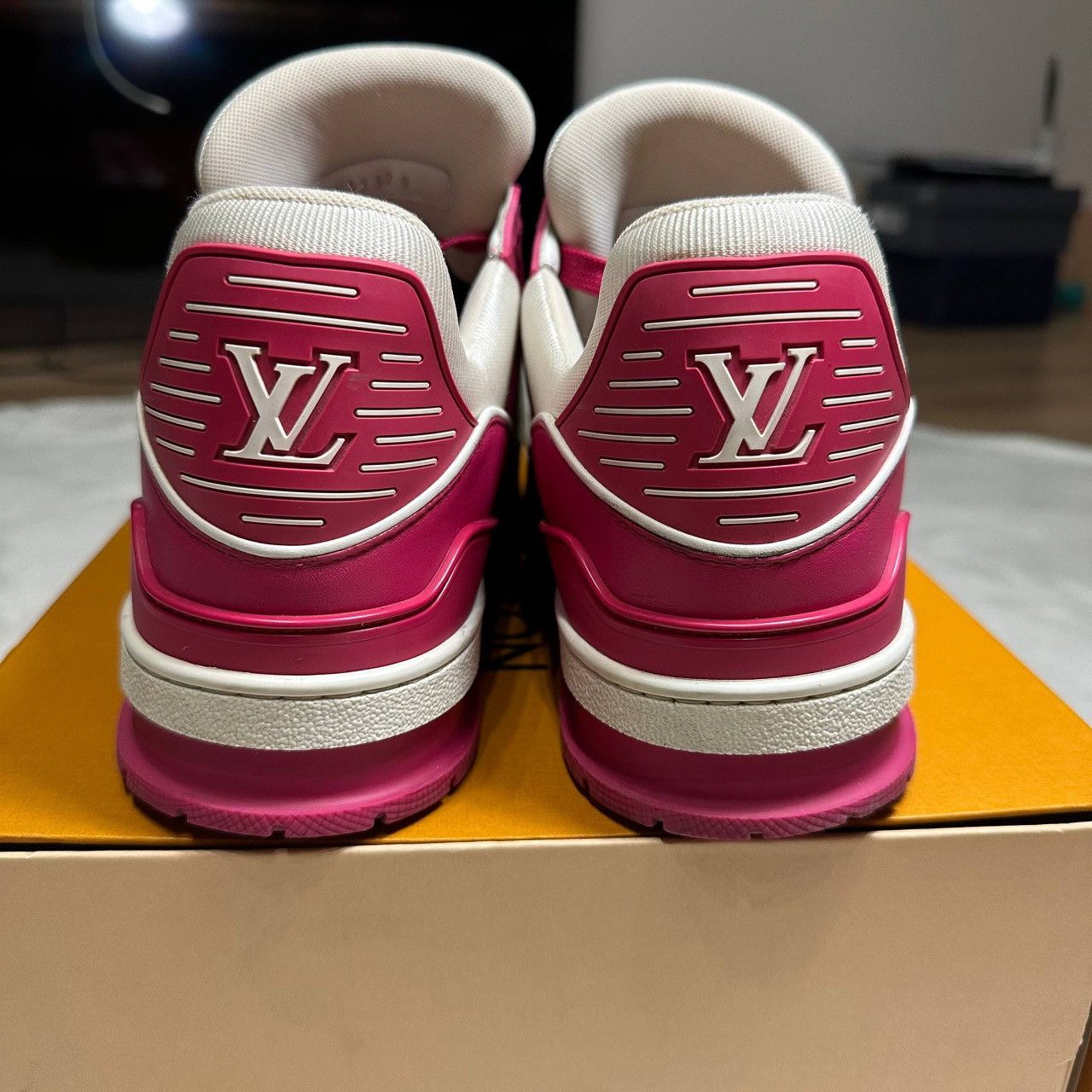 Louis Vuitton Louis Vuitton Trainer White Fuchsia Size US 9 / EU 42 - 2 Thumbnail