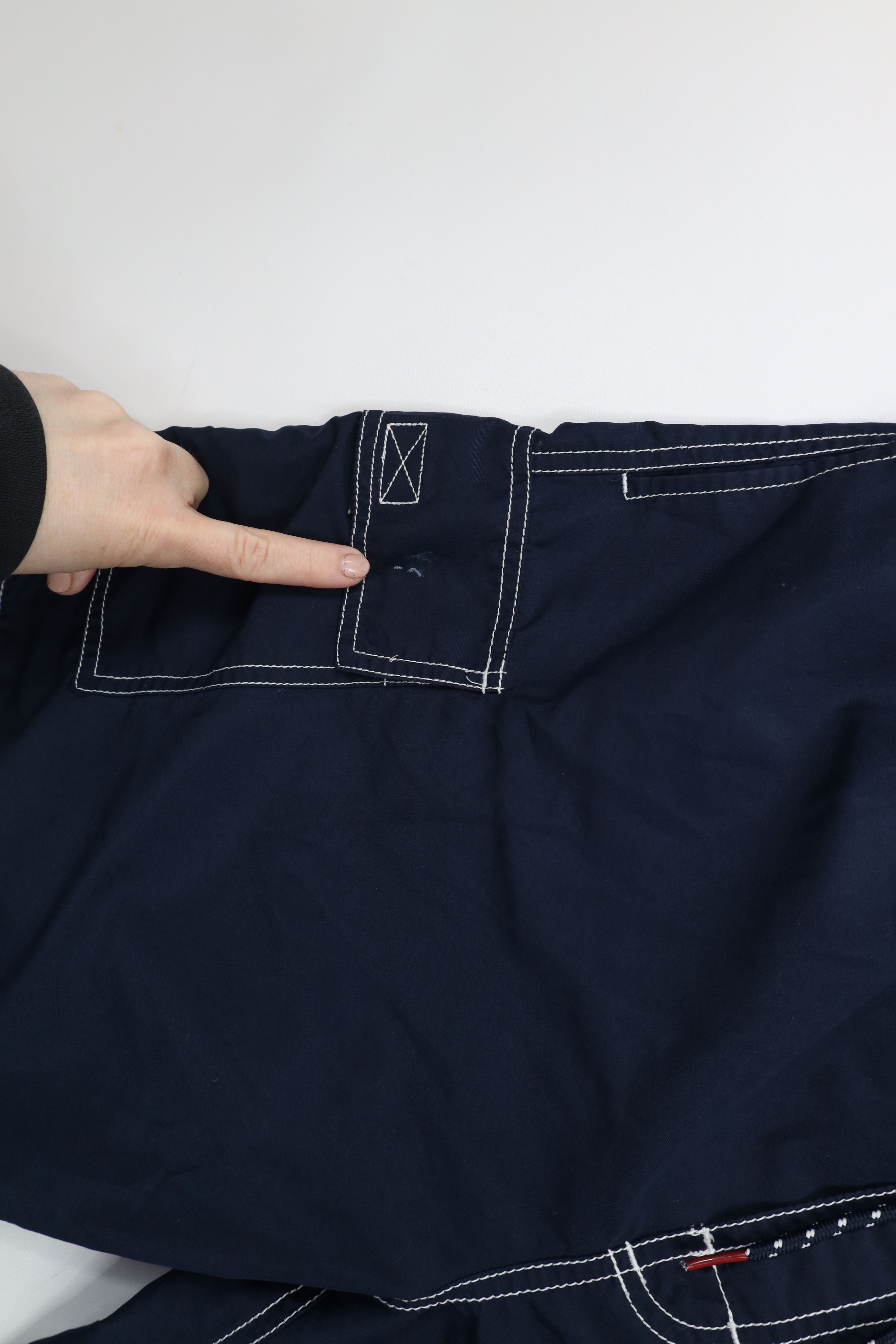 Tommy Hilfiger × Vintage Vintage Tommy Hilfiger Spell Out Lined Shorts Swim Trunks Size US 32 / EU 48 - 6 Thumbnail