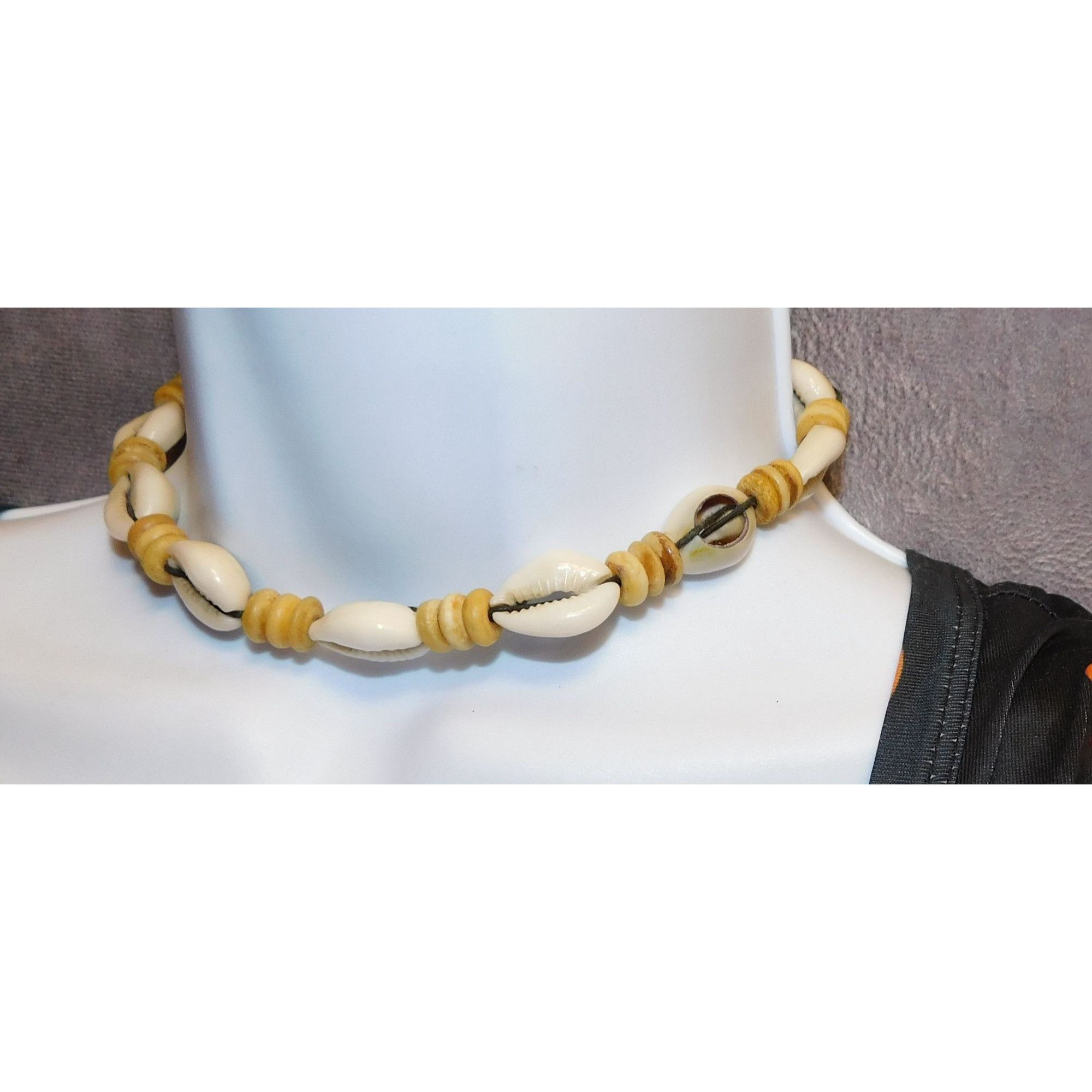 Other Vintage Beachy Sliced Cowrie Shell Tie On Necklace Size ONE SIZE - 1 Thumbnail