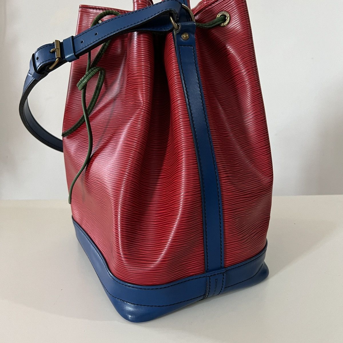 Designer Louis vuitton large noe epi leather shoulder bag Size ONE SIZE - 4 Thumbnail