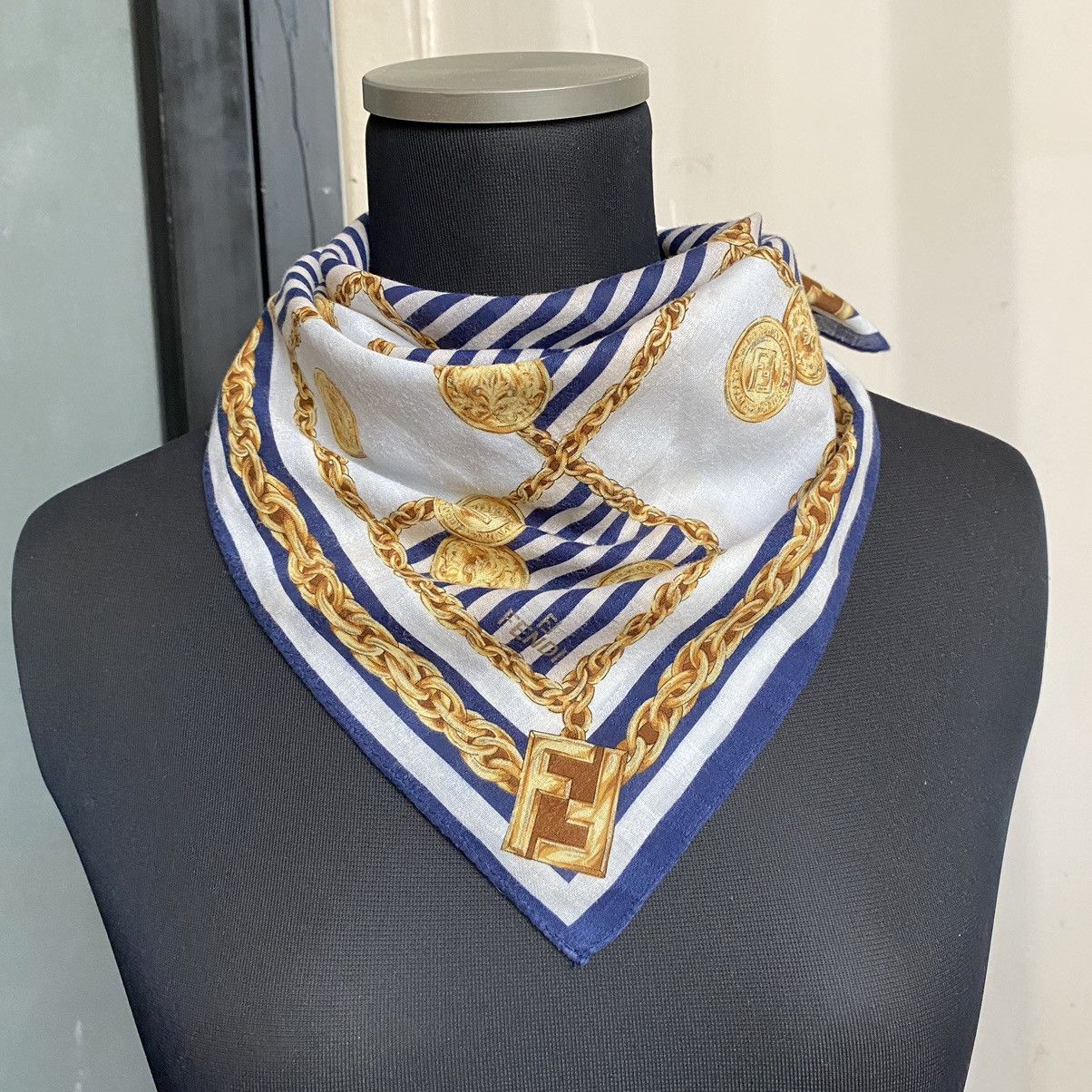 Designer Fendi Vintage Handkerchief Luxury Coins Size ONE SIZE - 5 Thumbnail