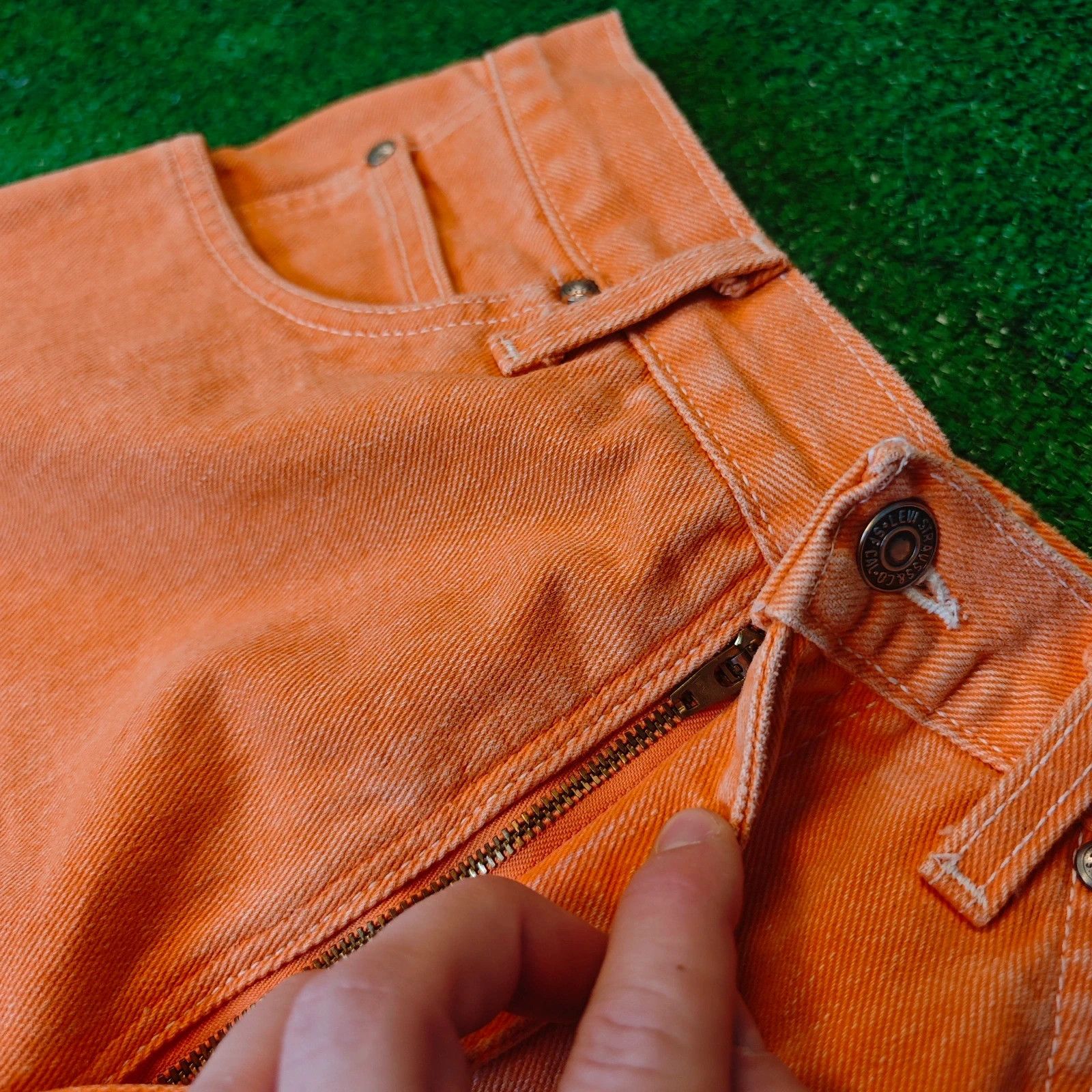 Levi's Vintage Clothing Vintage Levi's 900 Jeans womens 26 Orange 90s drip rare Size 26" / US 2 / IT 38 - 11 Thumbnail