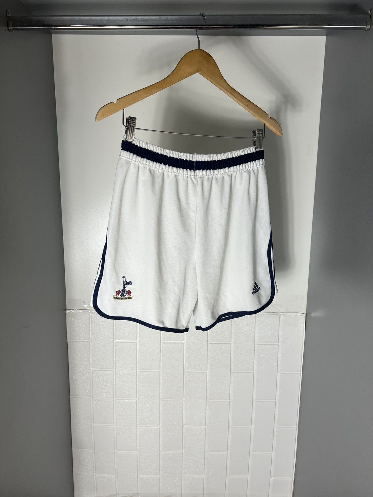 Vintage VERY RARE ADIDAS FC TOTTENHAM HOTSPUR ENGLAND SOCCER JERSEY Size US 32 / EU 48 - 3 Thumbnail