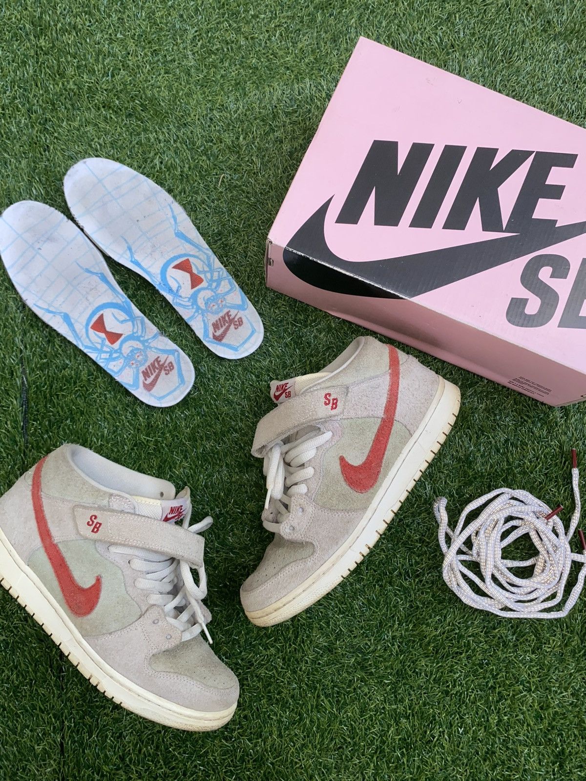 Nike Dunk SB mid White Widow Size US 9.5 / EU 42-43 - 3 Thumbnail