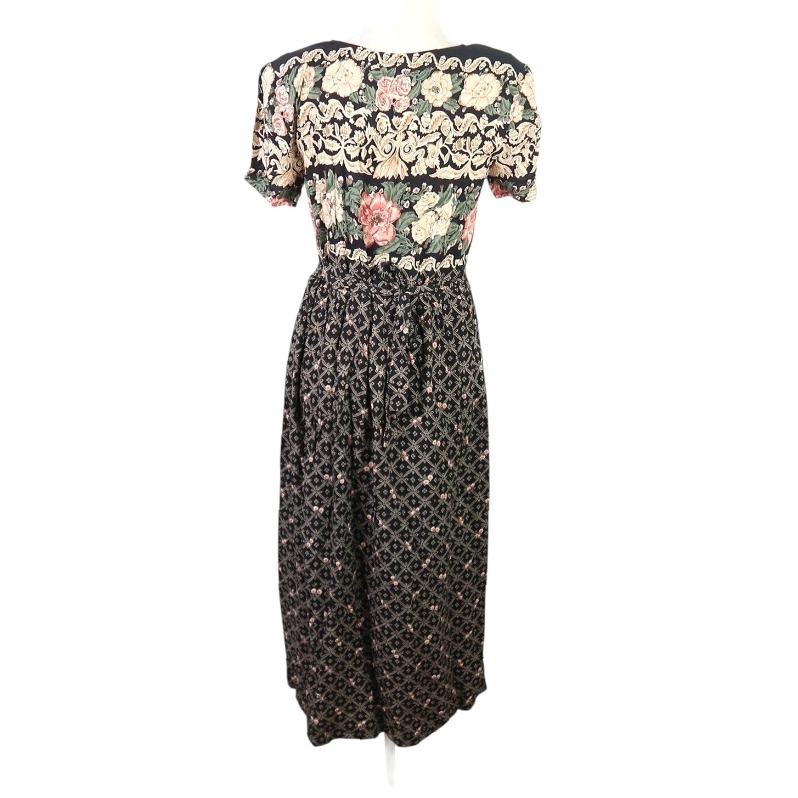 Vintage VINTAGE 90s black and tan mixed floral print flowy midi dress S Women Midi Floral 90s Bohemian Hippie Short Sleeve Casual Sundress Runtime: 47" Size S / US 4 / IT 40 - 4 Thumbnail