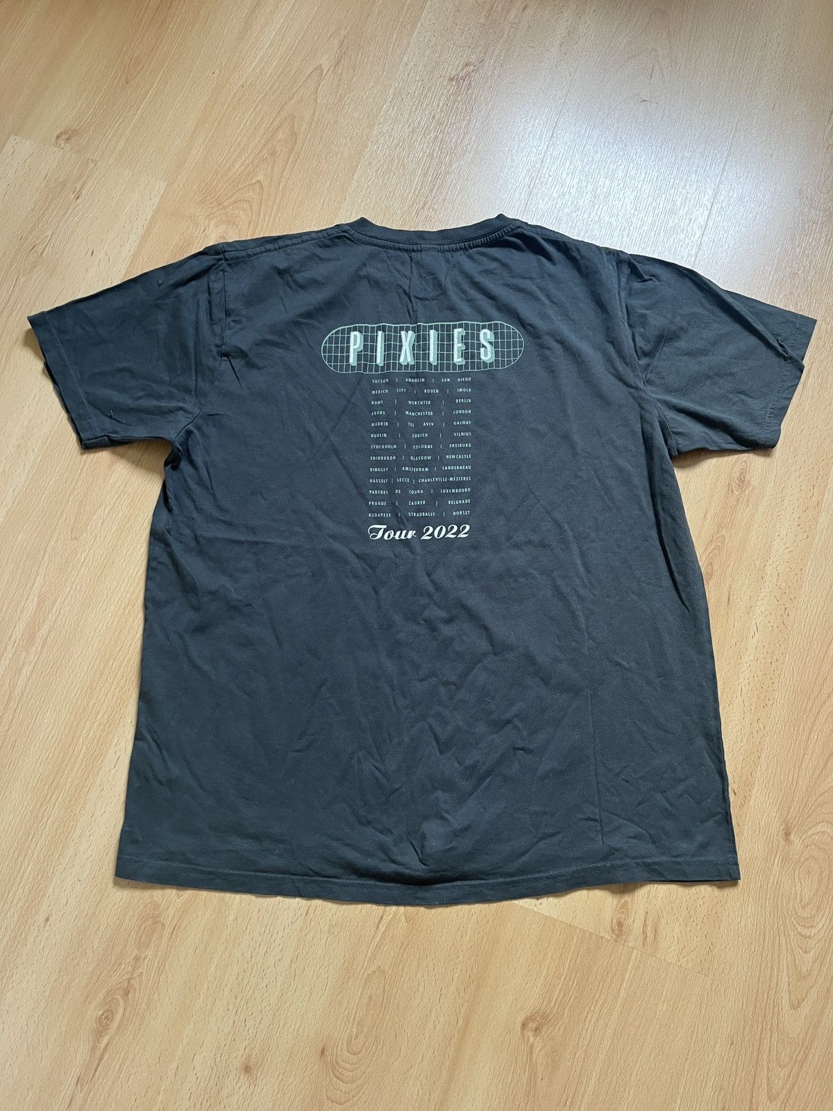 Band Tees The Pixies 2022 tour tee Size US L / EU 52-54 / 3 - 4 Thumbnail