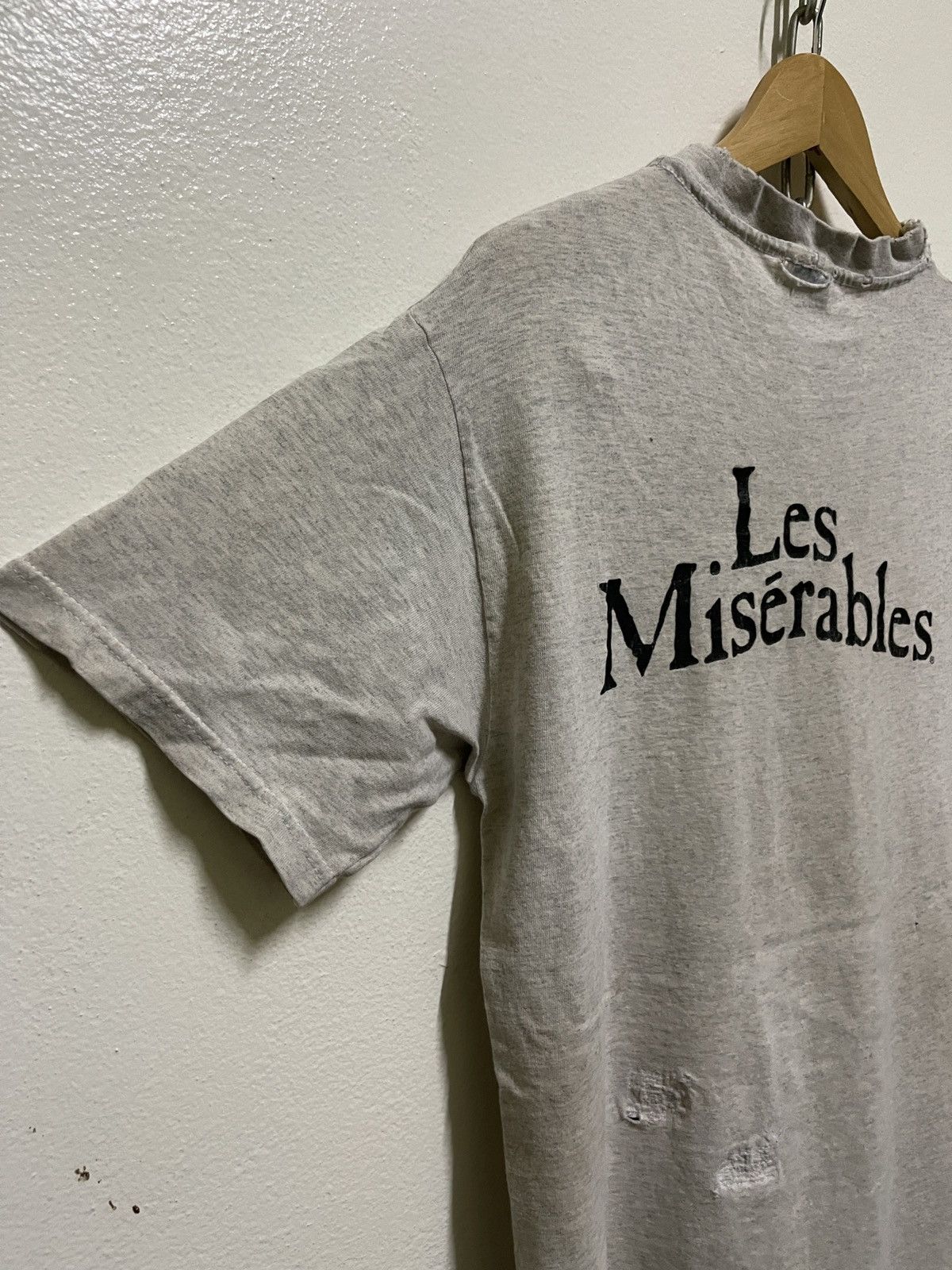 Vintage Les Miserables T Shirt Vintage Distressed Size US M / EU 48-50 / 2 - 16 Thumbnail
