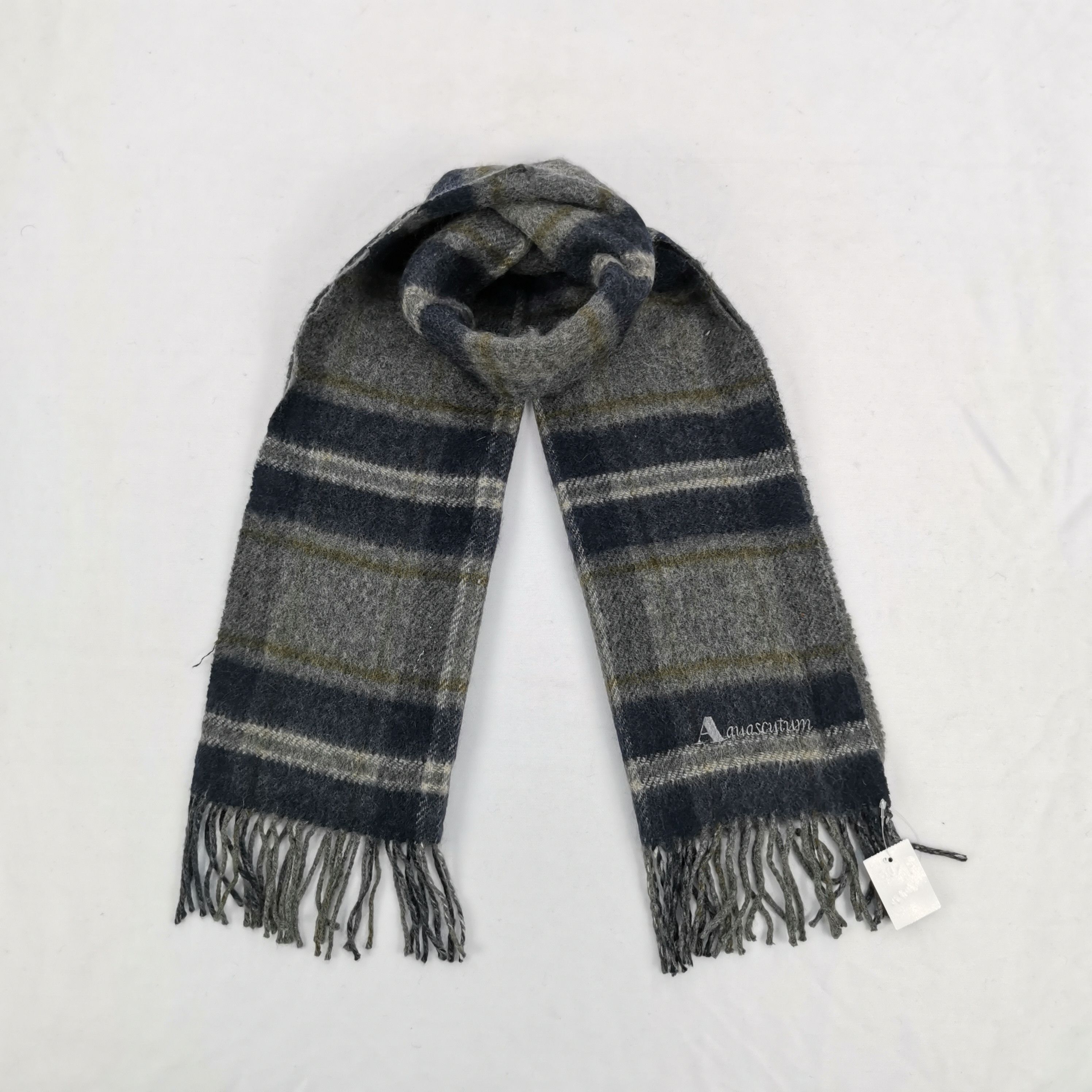 Aquascutum Vintage Aquascutum Scarf Tartan Muffler Fringe Scarves . Size ONE SIZE - 1 Thumbnail