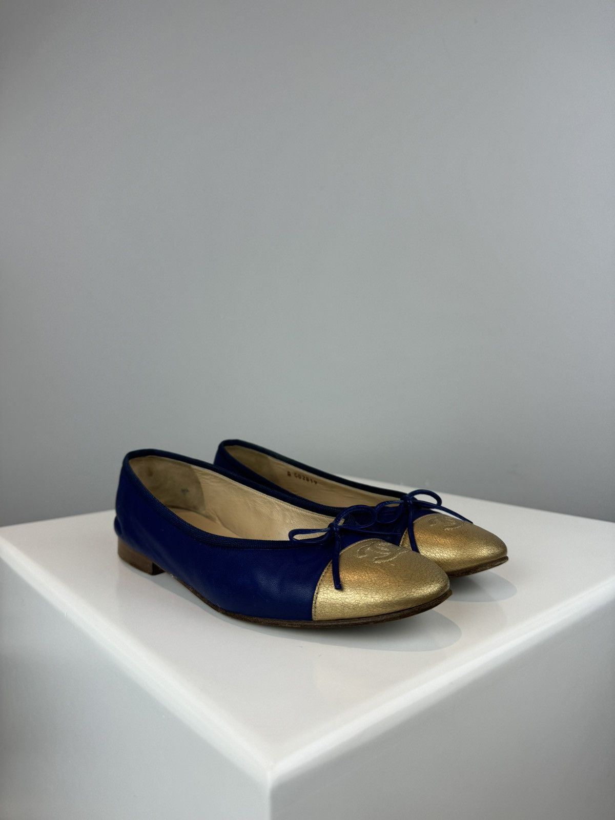 Chanel CHANEL NAVY BALLET FLATS Size US 6.5 / IT 36.5 - 9 Thumbnail