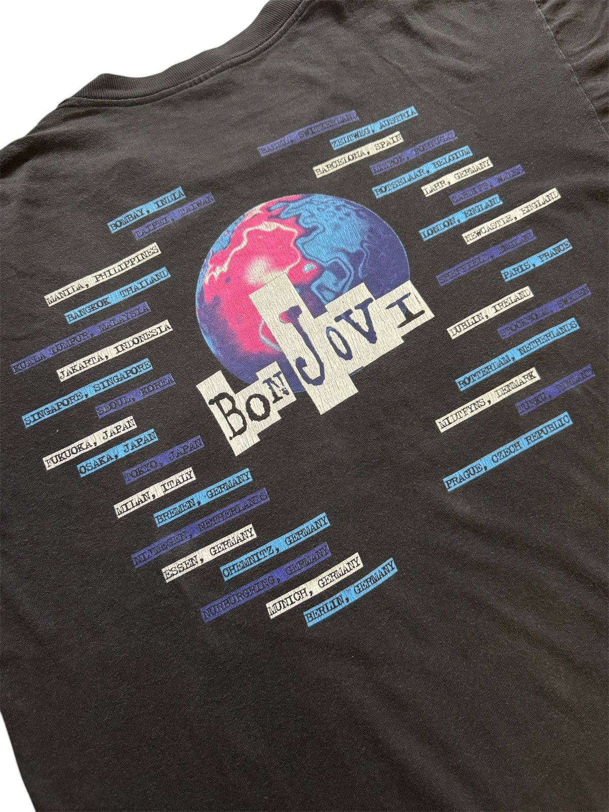 Band Tees VINTAGE 1994 BON JOVI WORLD TOUR BAND TEE FADED Size US L / EU 52-54 / 3 - 7 Thumbnail