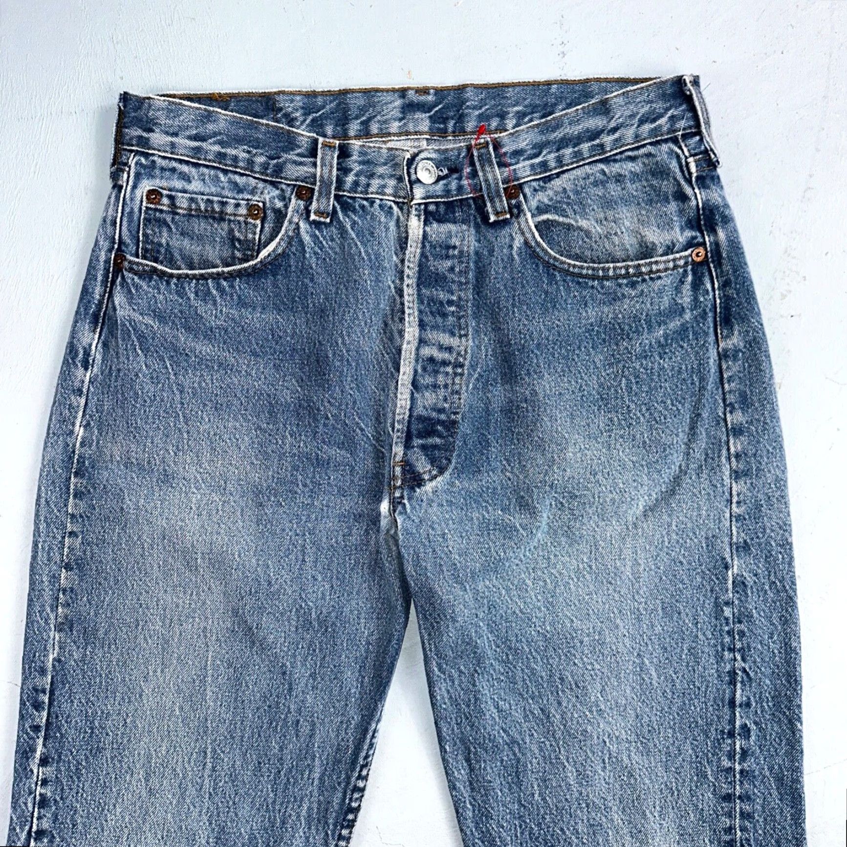 Levi's VINTAGE Levi's 501 Jeans 31x32 Light Wash Straight Leg Classic Mid Rise Men's 80s Blue Size US 31 - 2 Thumbnail