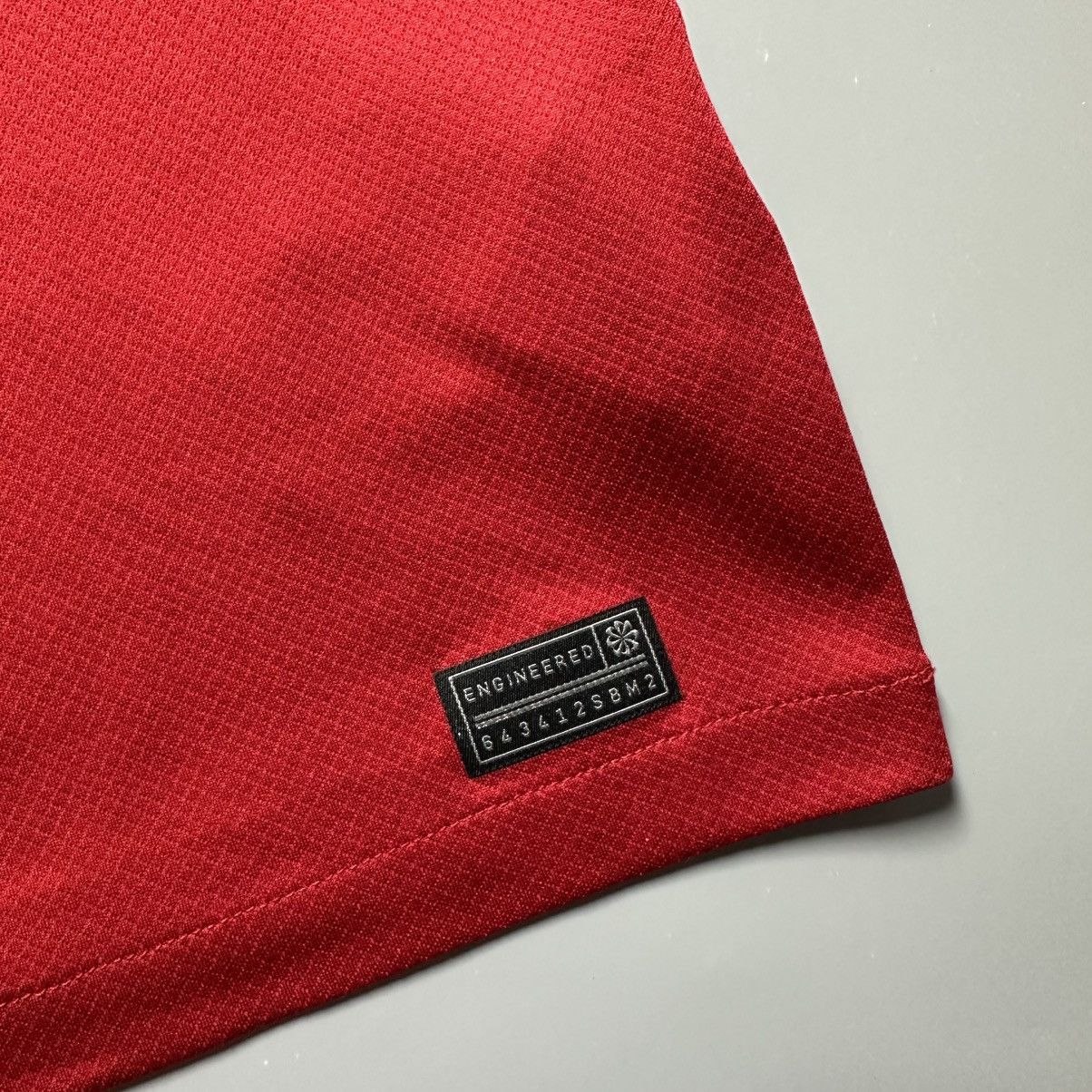 Nike LIVERPOOL NIKE 2023/2024 SOCCER HOME JERSEY #8 SZOBOSZLAI Size US L / EU 52-54 / 3 - 8 Thumbnail