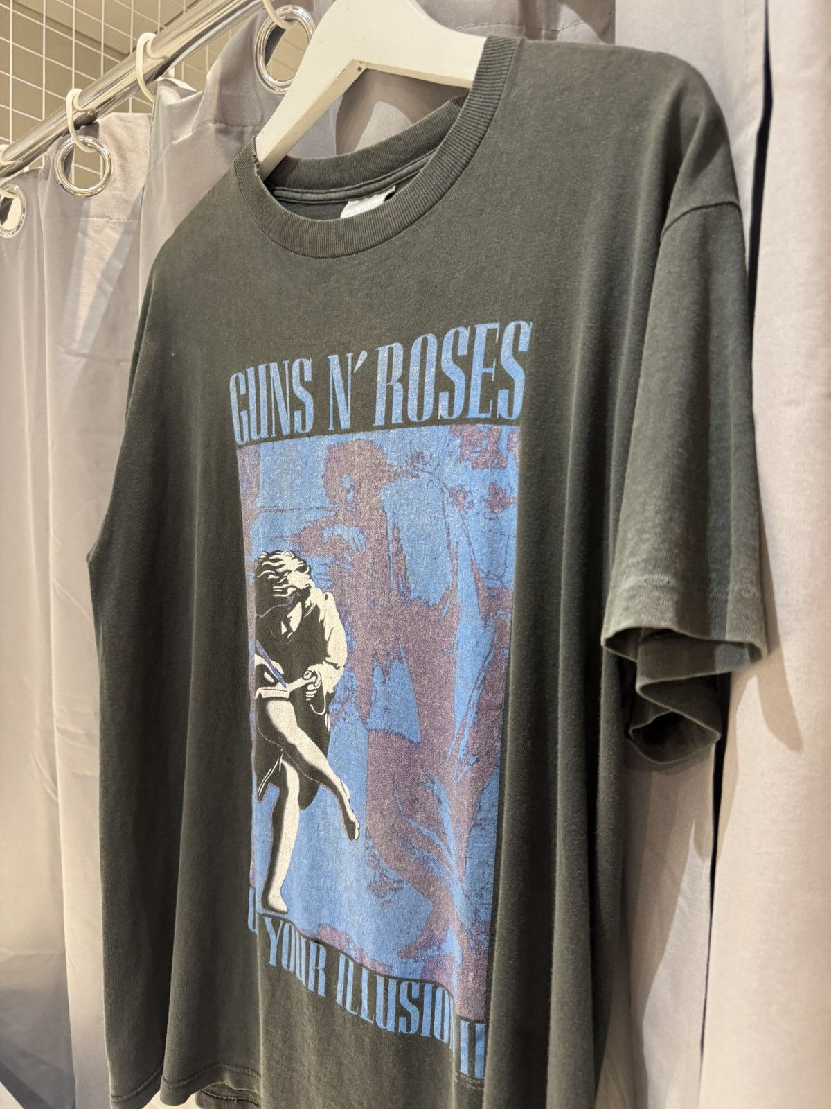 Band Tees GUN N ROSES your illusion part II Size US L / EU 52-54 / 3 - 2 Thumbnail