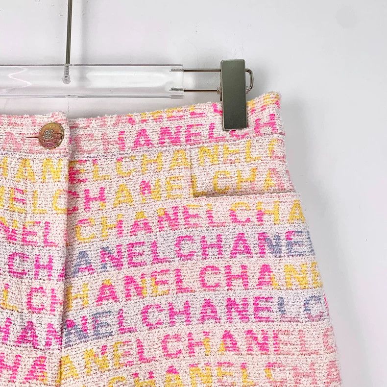 Chanel Chanel Pink logo jacquard full-print tweed casual shorts 25 Size 42" / US 20 - 3 Thumbnail