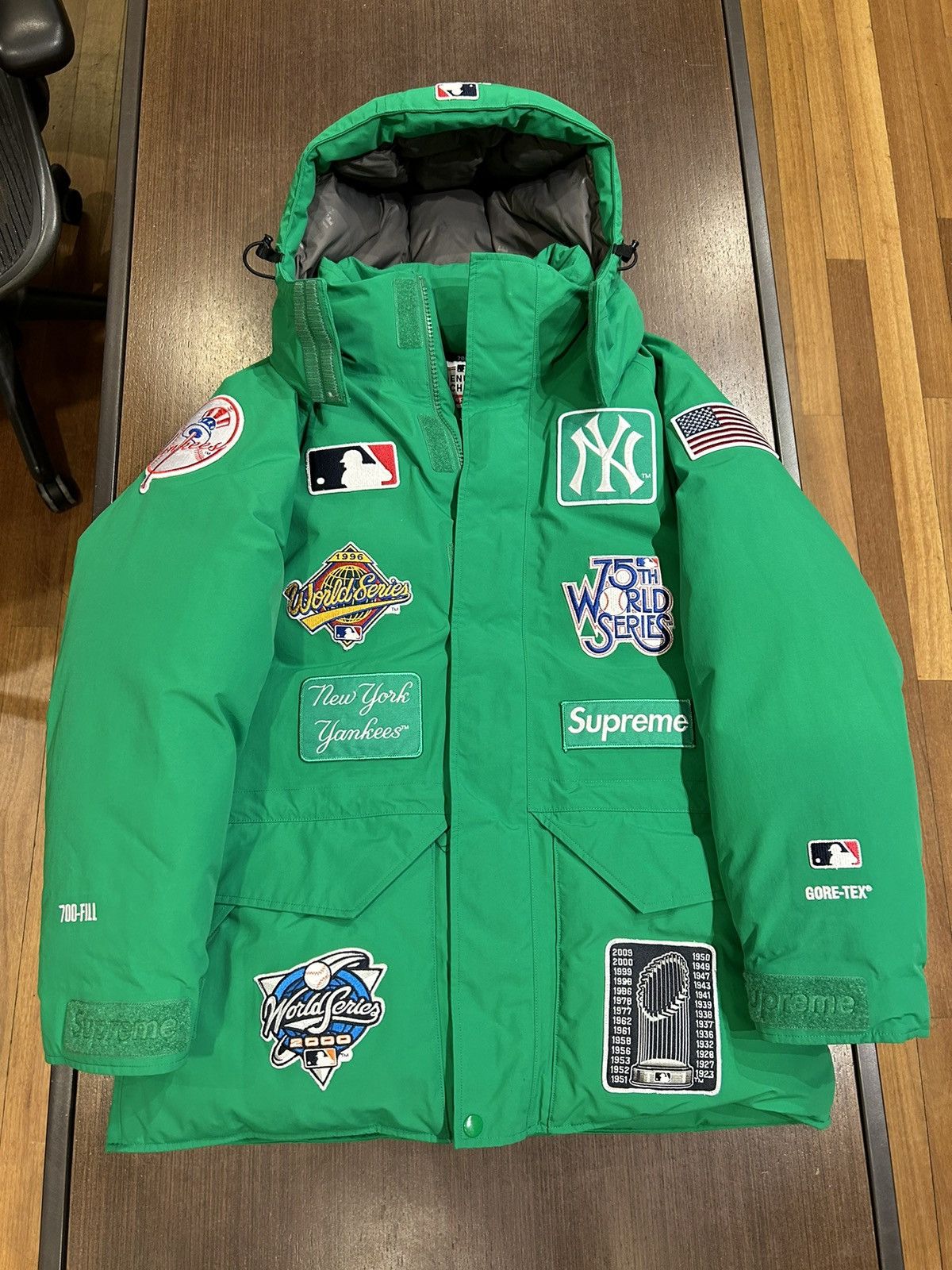 ウェア Supreme New York Yankees GORE TEX 700 Supreme New York Yankees GORE-TEX 700-Fill Down Jacket Navy