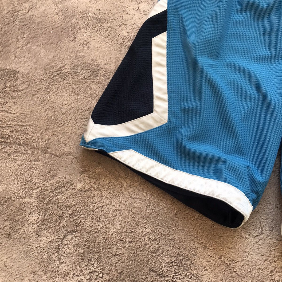 Vintage Vintage 90s Nike Basketball Shorts Swoosh Streetwear Blue 30 Size US 30 / EU 46 - 2 Thumbnail