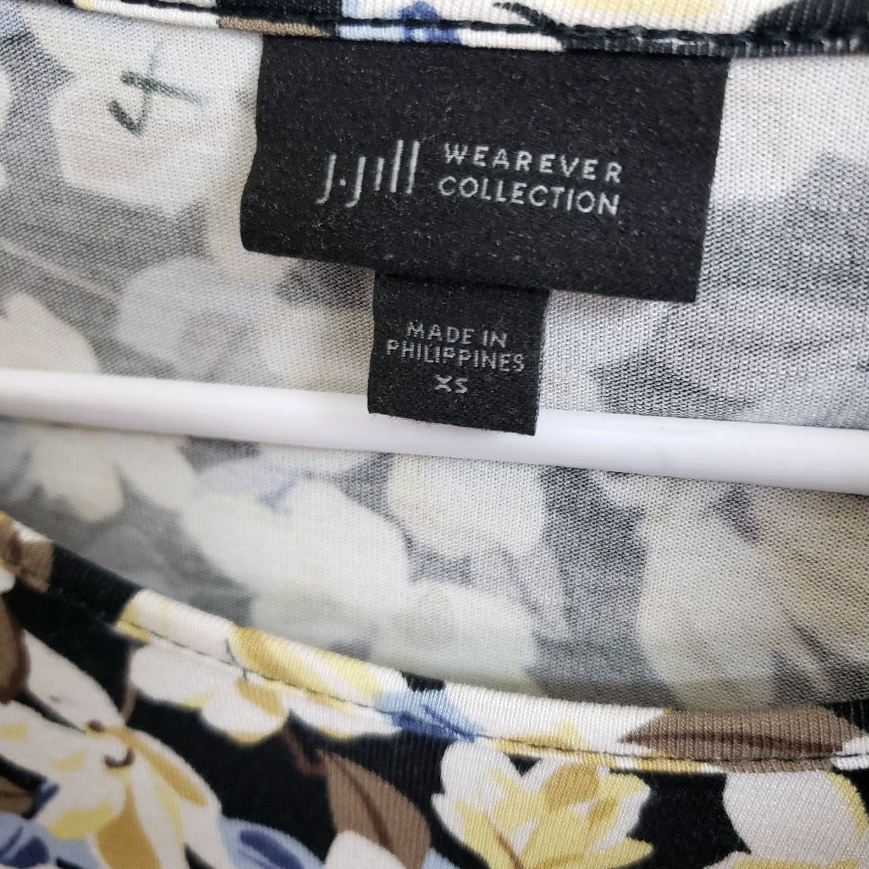 J. Jill J Jill Wearever Collection Womens Top XS Black Floral Bell Sleeve Blouse Shirt Size XS / US 0-2 / IT 36-38 - 6 Thumbnail