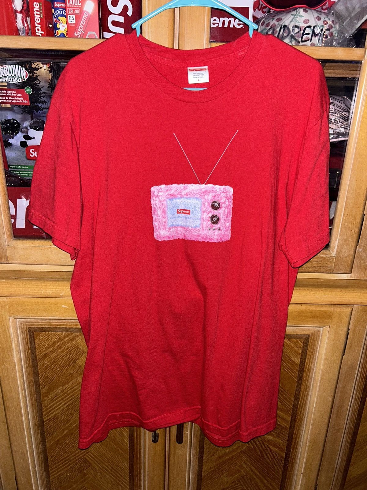 Supreme Supreme TV Tee Red SS18 size Large Size US L / EU 52-54 / 3 - 1 Thumbnail
