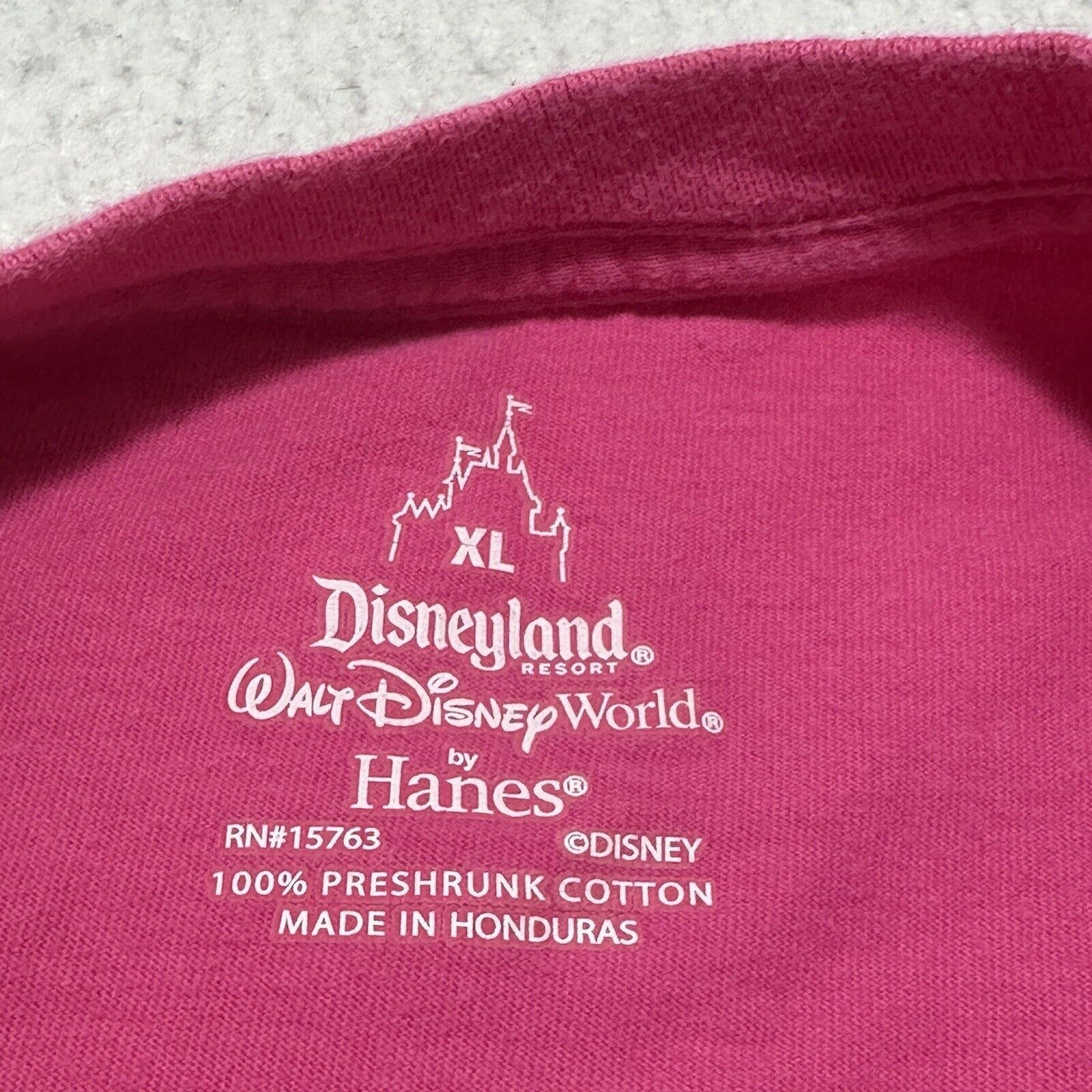 Disney Walt Disney World XL 2015 Mickey & Friends Graphic T Shirt Size US XL / EU 56 / 4 - 3 Thumbnail