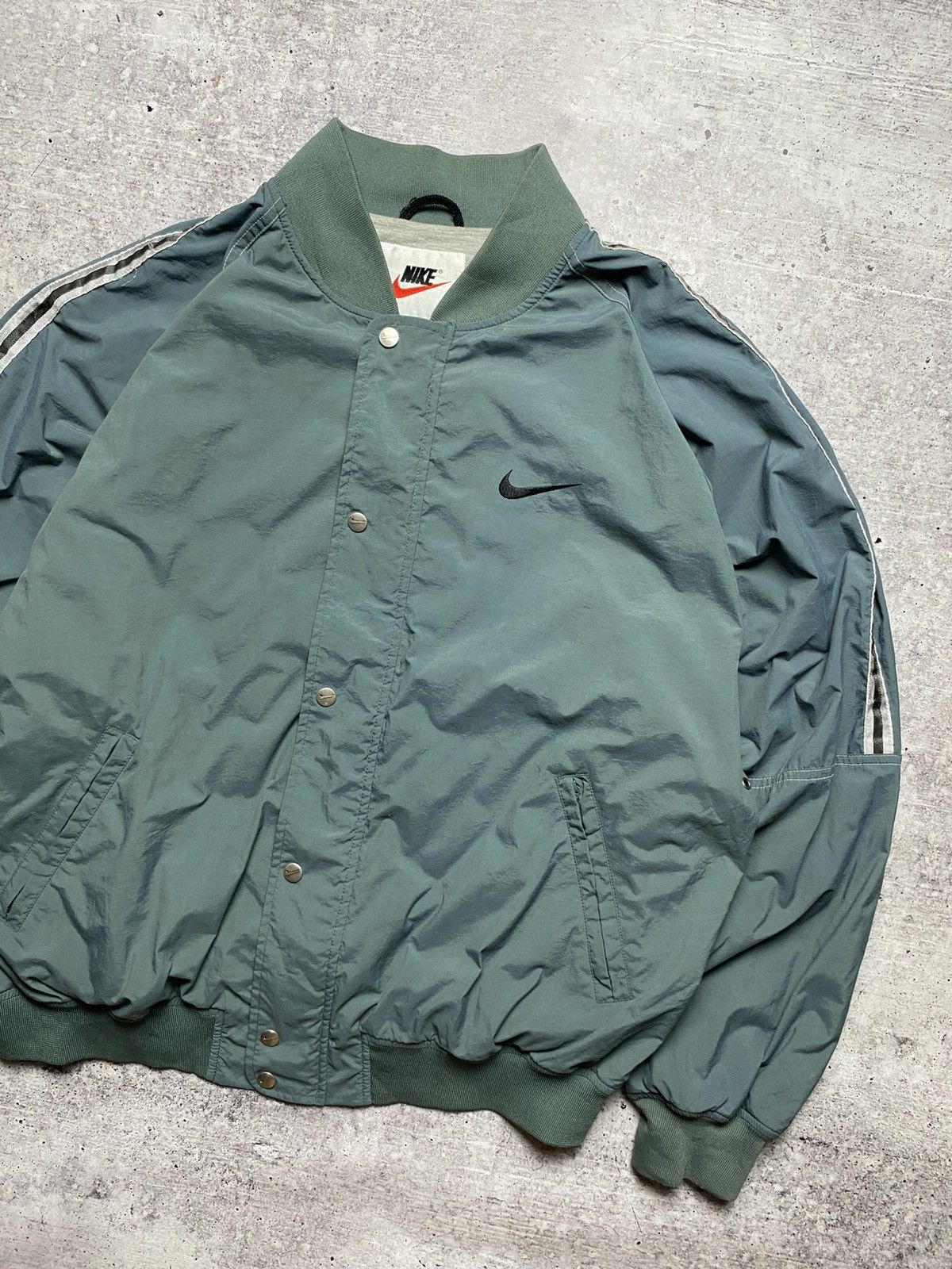 Nike Vintage Nike Nylon Bomber Jacket Size US L / EU 52-54 / 3 - 4 Thumbnail