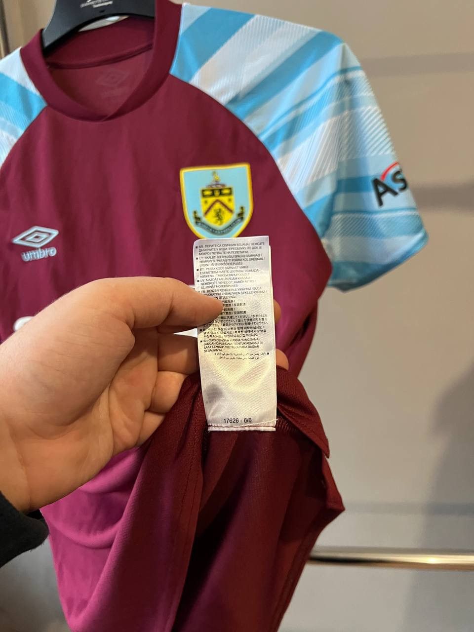 Umbro 2021/22 BURNLEY FC HOME SOCCER JERSEY FOOTBALL SHIRT SIZE S Size US S / EU 44-46 / 1 - 13 Thumbnail