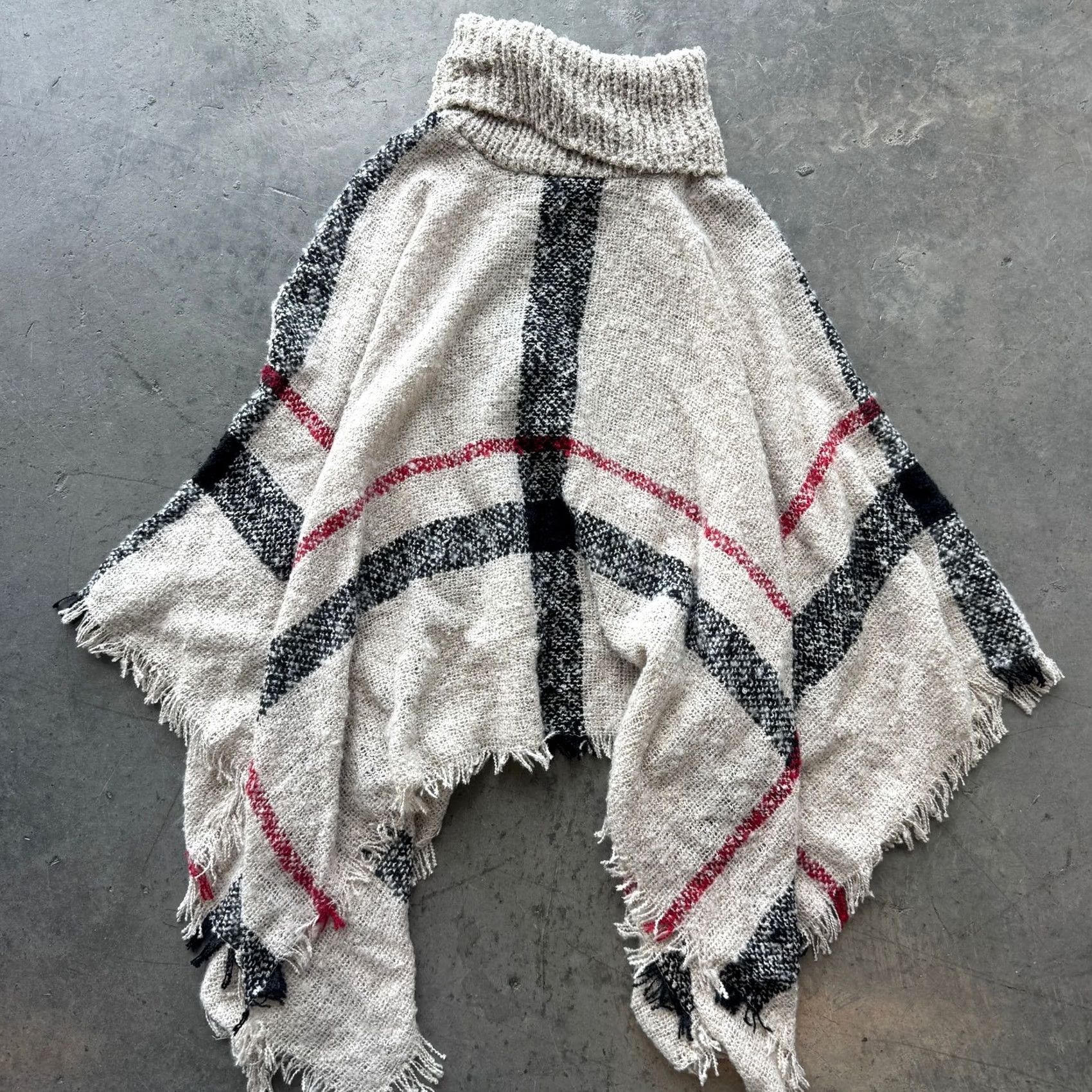 Vintage VINTAGE Y2K Plaid Preppy Red Beige Turtleneck Sweater Poncho Women M/L Beige Womens M/L Size L / US 10 / IT 46 - 2 Thumbnail