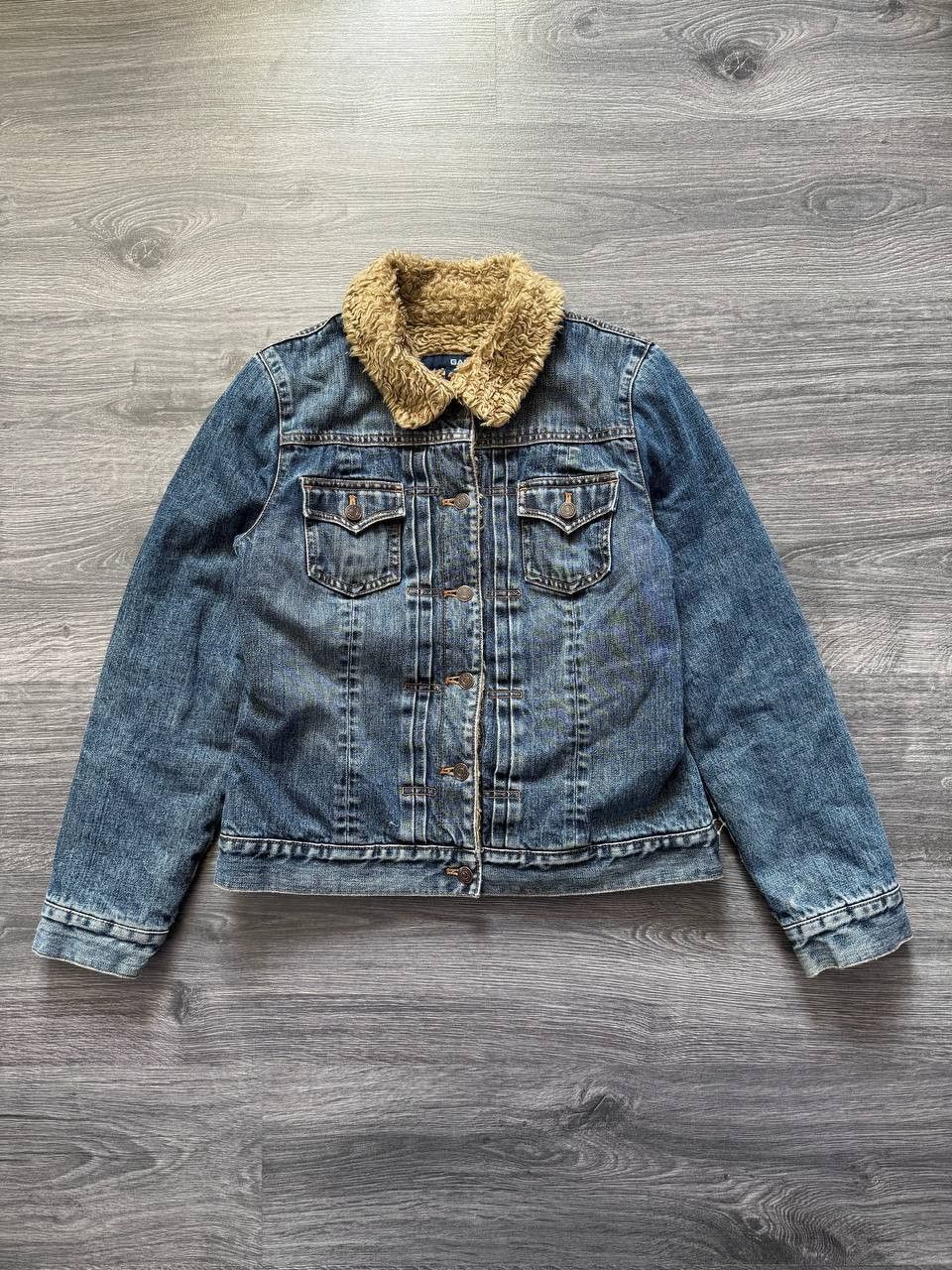 GAP Sherpa Lined Denim Jacket Women’s M – Faux Fur