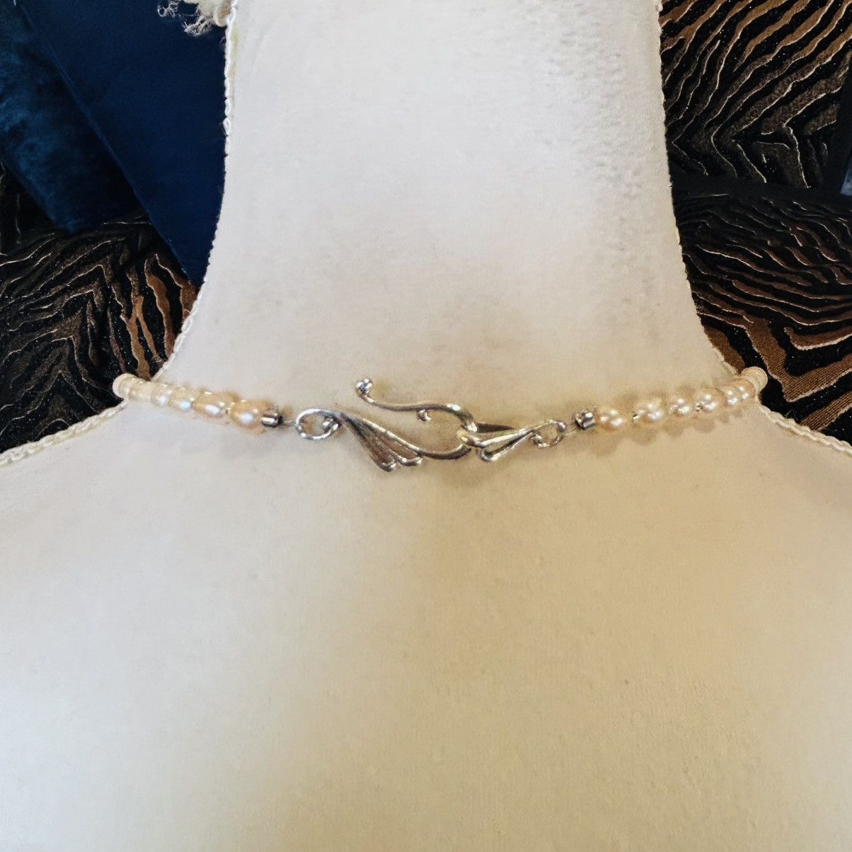 Handmade Handcrafted elegant genuine fresh water pearl necklace Size ONE SIZE - 4 Thumbnail
