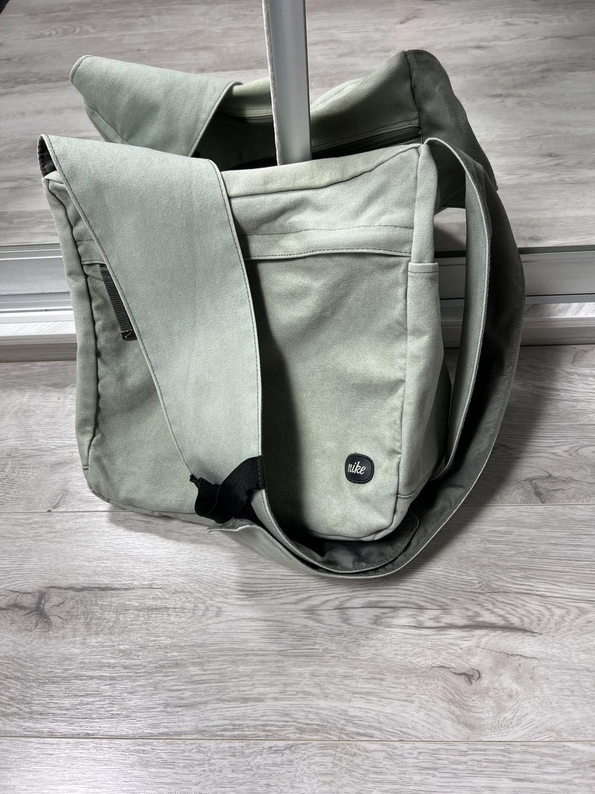 Nike Trademark 978-952 Messenger Bag Logo in Army Green, Men's