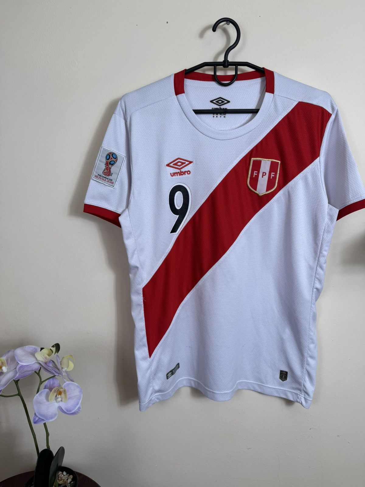 Umbro Umbro Peru FPF Jersey 2018 Guerrero #9 Football Shirt Home Size US M / EU 48-50 / 2 - 6 Thumbnail