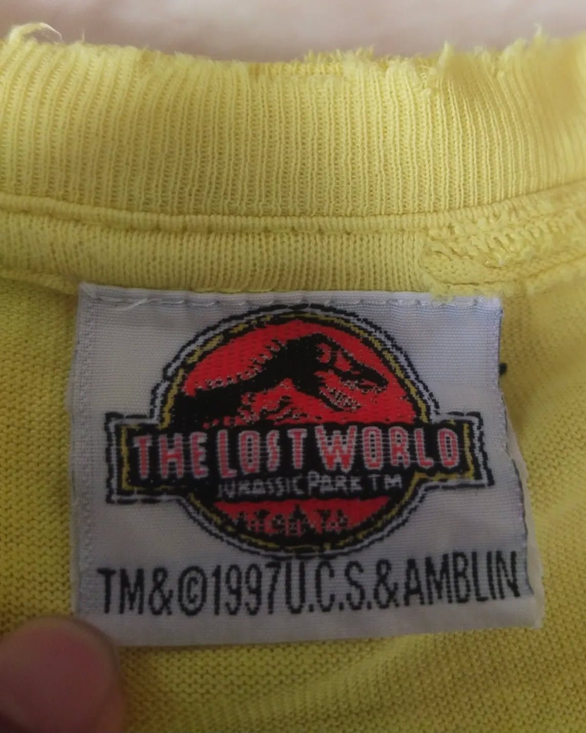 Anime × Vintage Vintage Jurassic Park Art Yellow 1997 Trashed Movie Tees Size US M / EU 48-50 / 2 - 8 Thumbnail