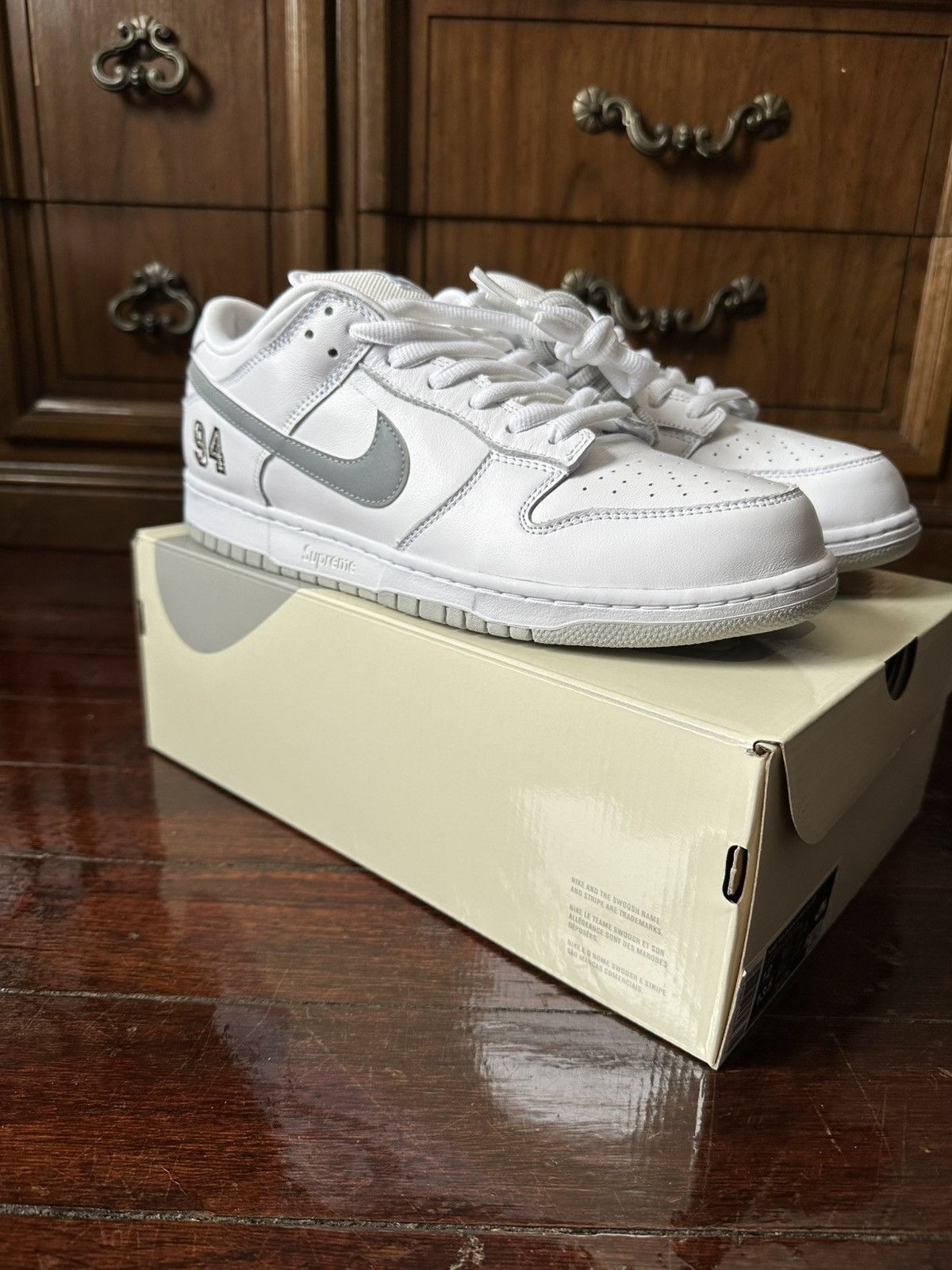 SUPREME NIKE SB DUNK LOW WHITE METALLIC SILVER SIZE 12