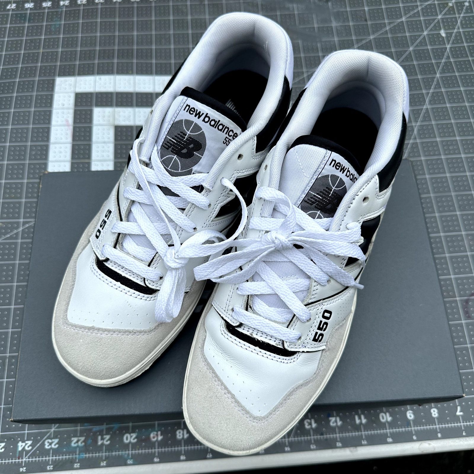 New Balance New Balance 550 Size US 9.5 / EU 42-43 - 2 Thumbnail