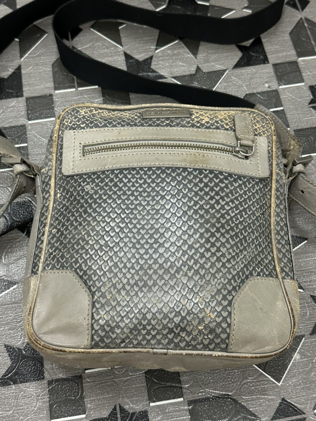 Emporio Armani Vintage 1990 Emporio Armani Fish Leather Sling Bag Size ONE SIZE - 2 Thumbnail