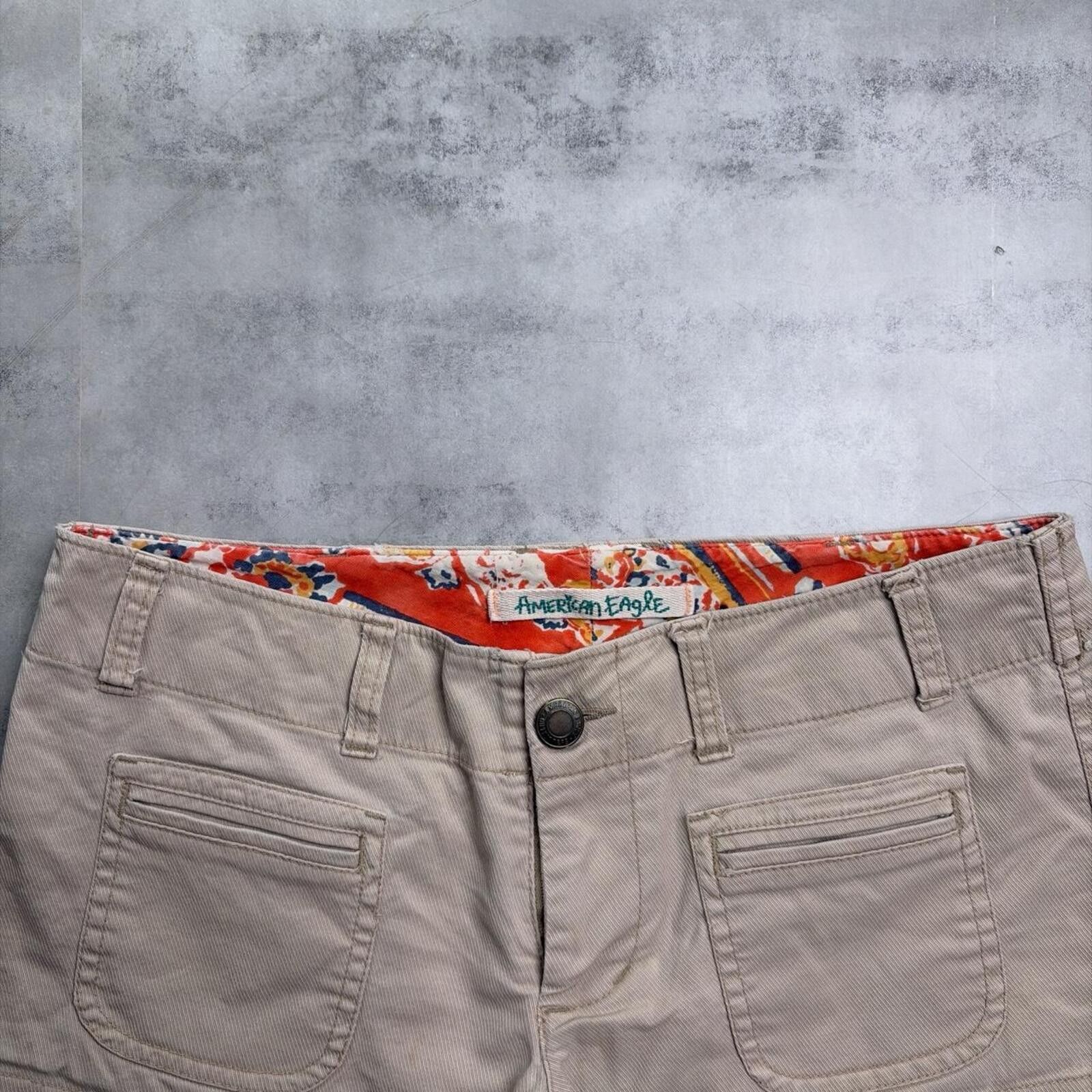 American Eagle Outfitters Y2K Beige American Eagle Grunge Skater Mini Chino Shorts Size 25" / US 0 / IT 36 - 3 Thumbnail